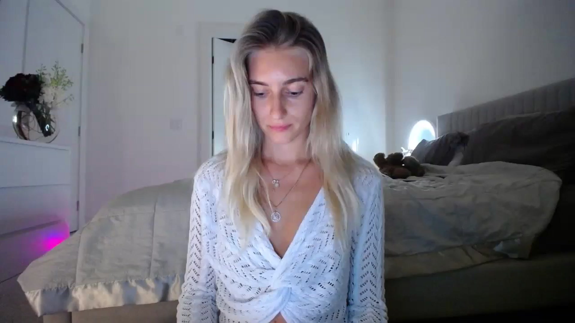 Gallery image thumbnail from Vodka_Queen's myfreecams stream on, 09/23/2023, 03:45 image 1 of 20