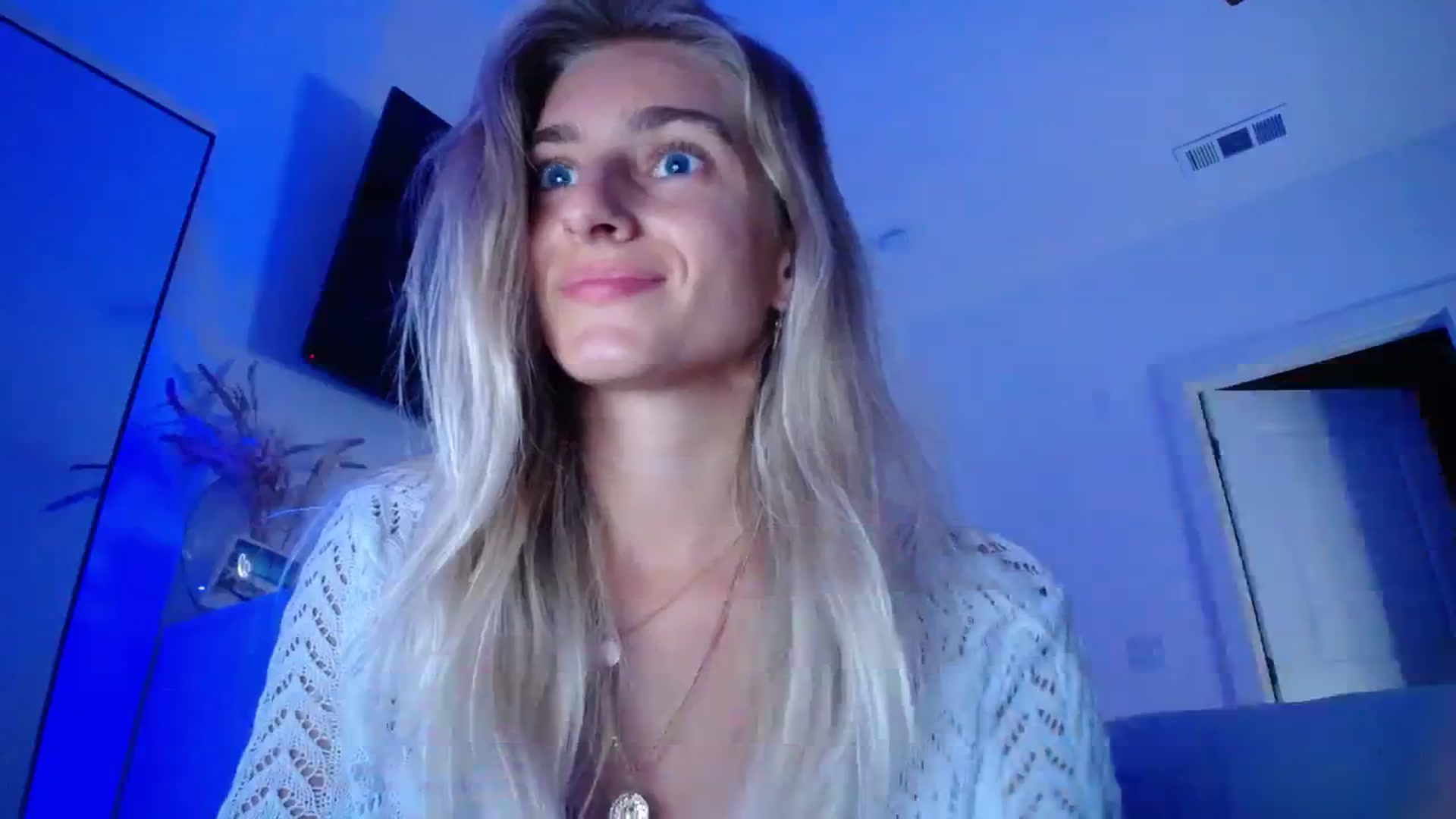 Gallery image thumbnail from Vodka_Queen's myfreecams stream on, 09/23/2023, 03:45 image 16 of 20