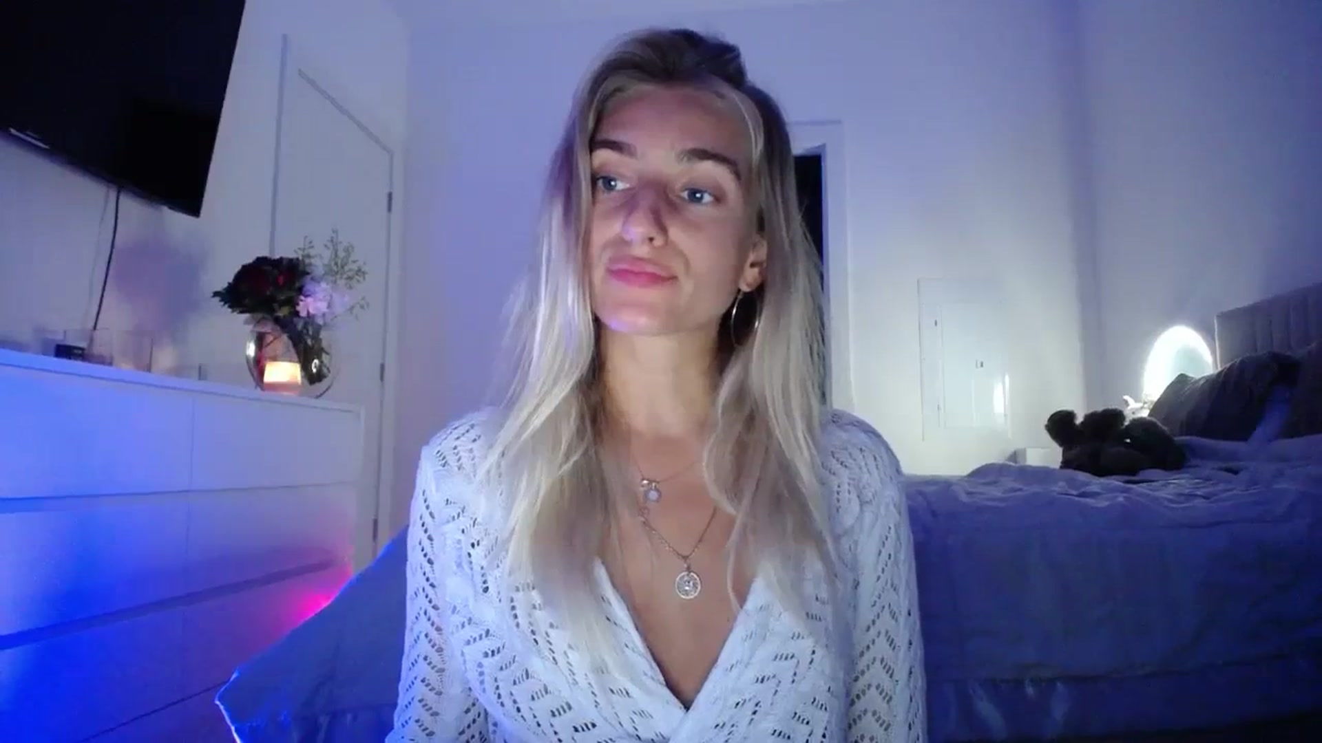 Gallery image thumbnail from Vodka_Queen's myfreecams stream on, 09/23/2023, 03:45 image 18 of 20