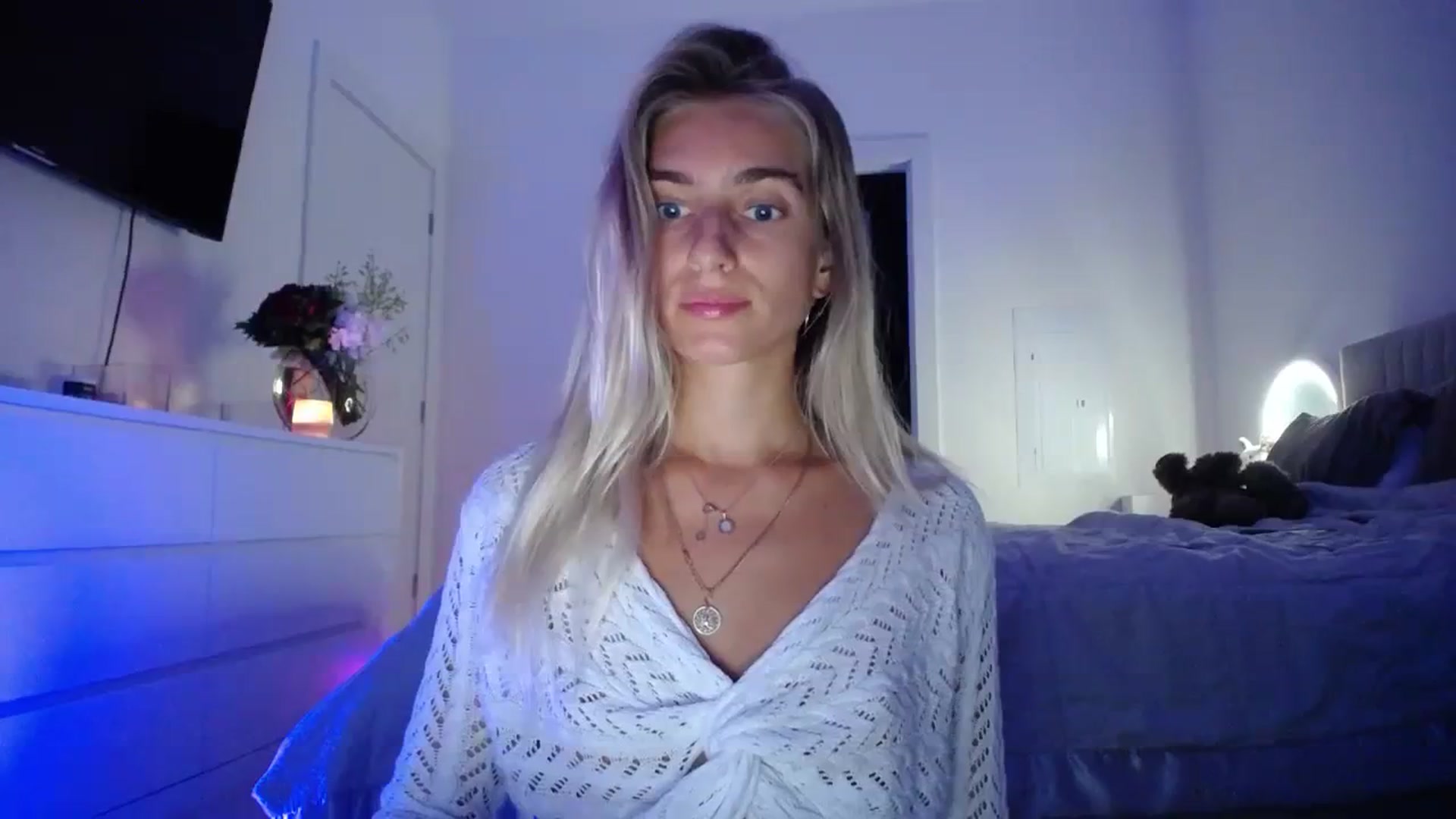 Gallery image thumbnail from Vodka_Queen's myfreecams stream on, 09/23/2023, 03:45 image 19 of 20