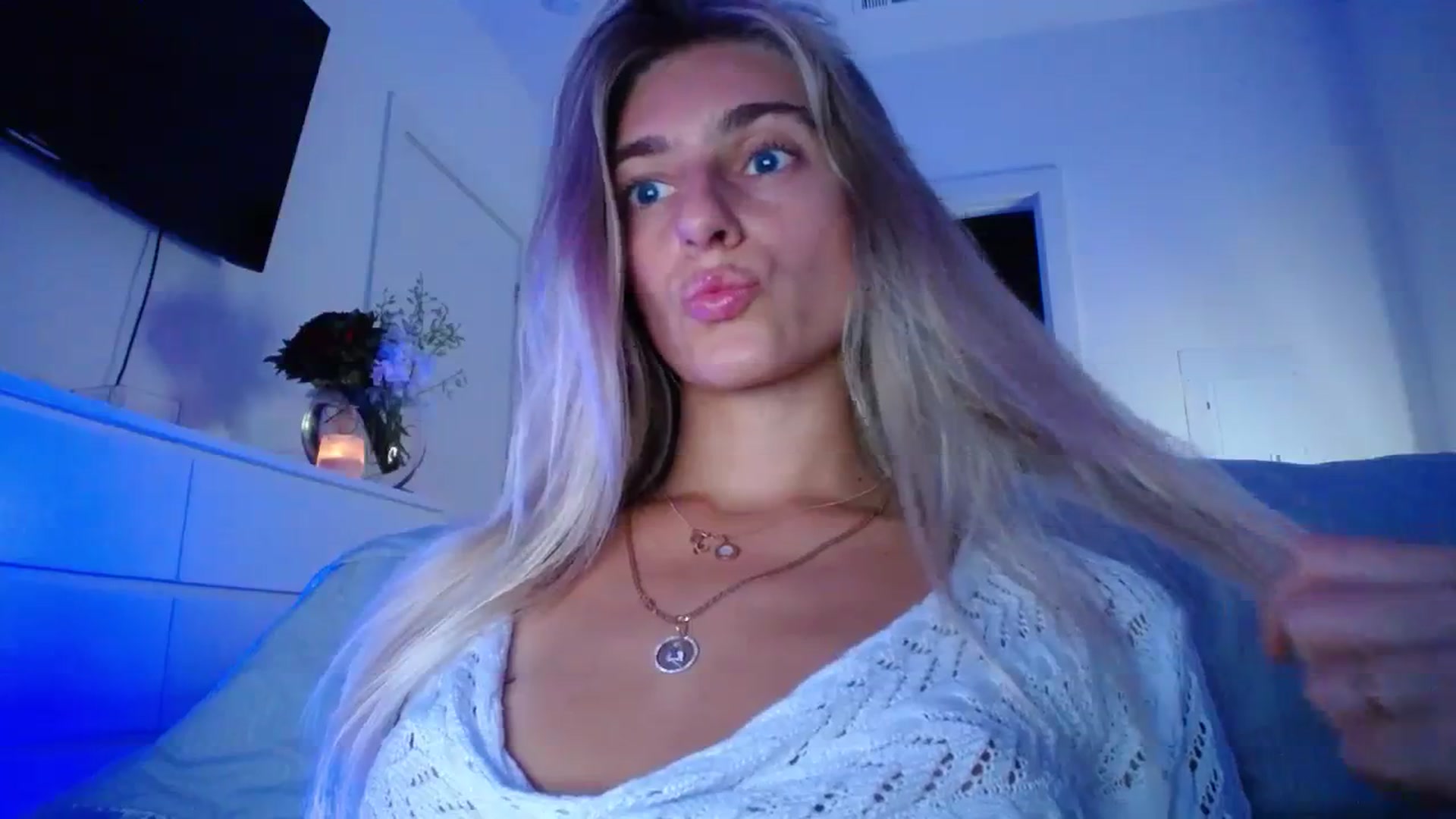 Gallery image thumbnail from Vodka_Queen's myfreecams stream on, 09/23/2023, 04:19 image 17 of 20