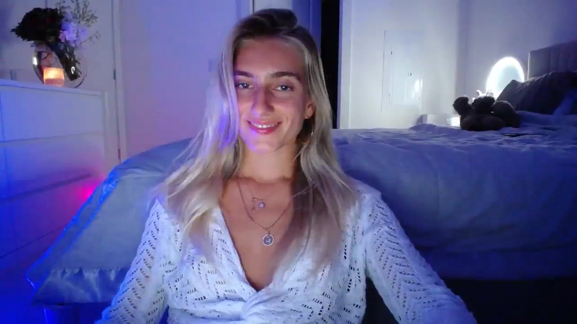 Gallery image thumbnail from Vodka_Queen's myfreecams stream on, 09/23/2023, 04:19 image 11 of 20
