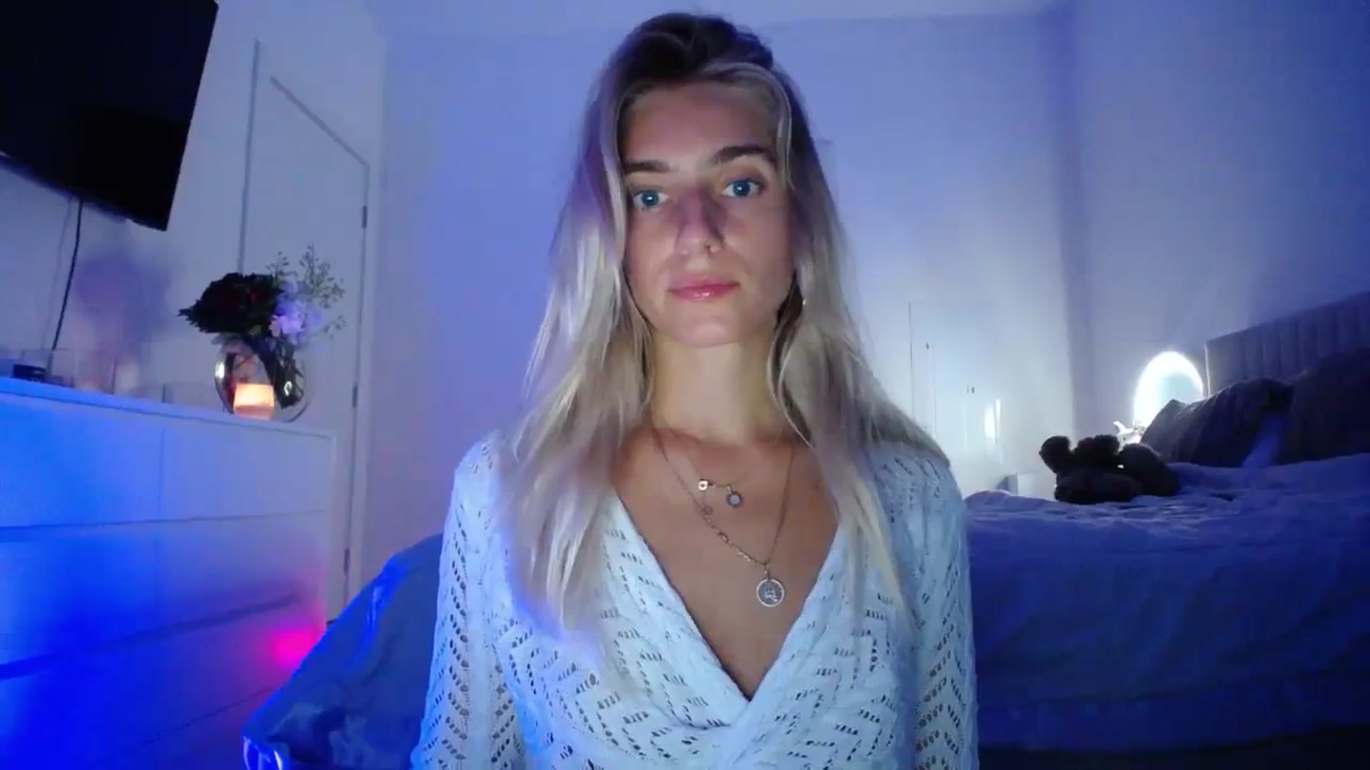 Gallery image thumbnail from Vodka_Queen's myfreecams stream on, 09/23/2023, 04:19 image 3 of 20