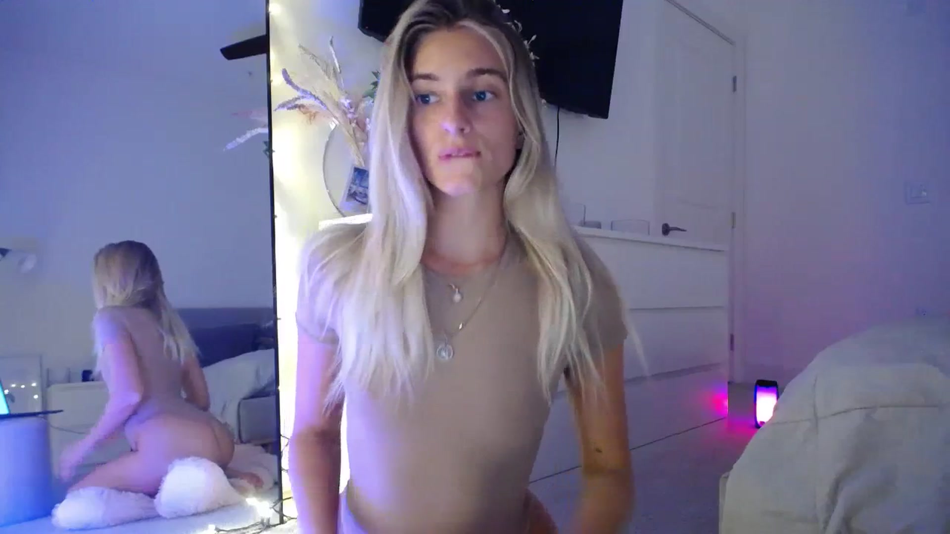 Gallery image thumbnail from Vodka_Queen's myfreecams stream on, 09/26/2023, 04:59 image 12 of 20
