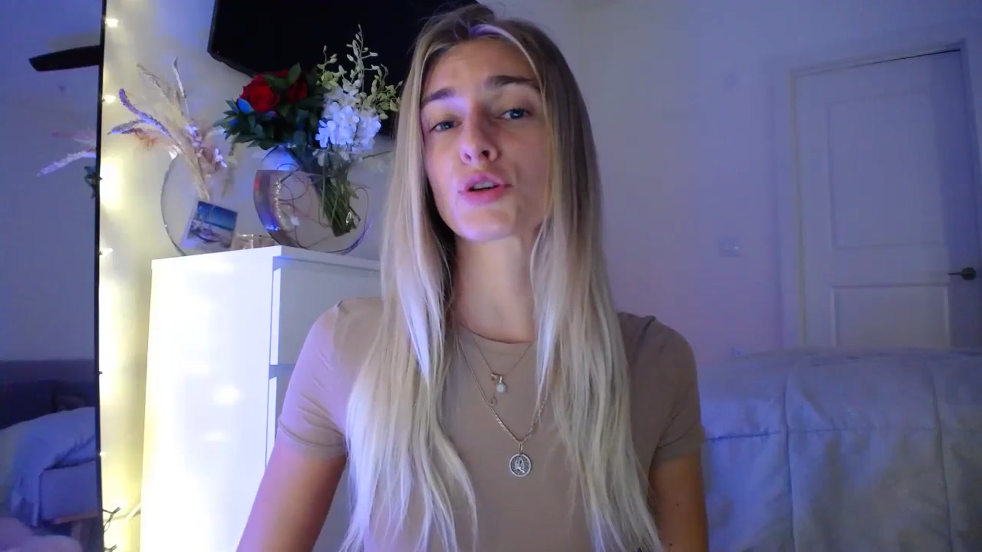 Gallery image thumbnail from Vodka_Queen's myfreecams stream on, 09/26/2023, 04:59 image 5 of 20