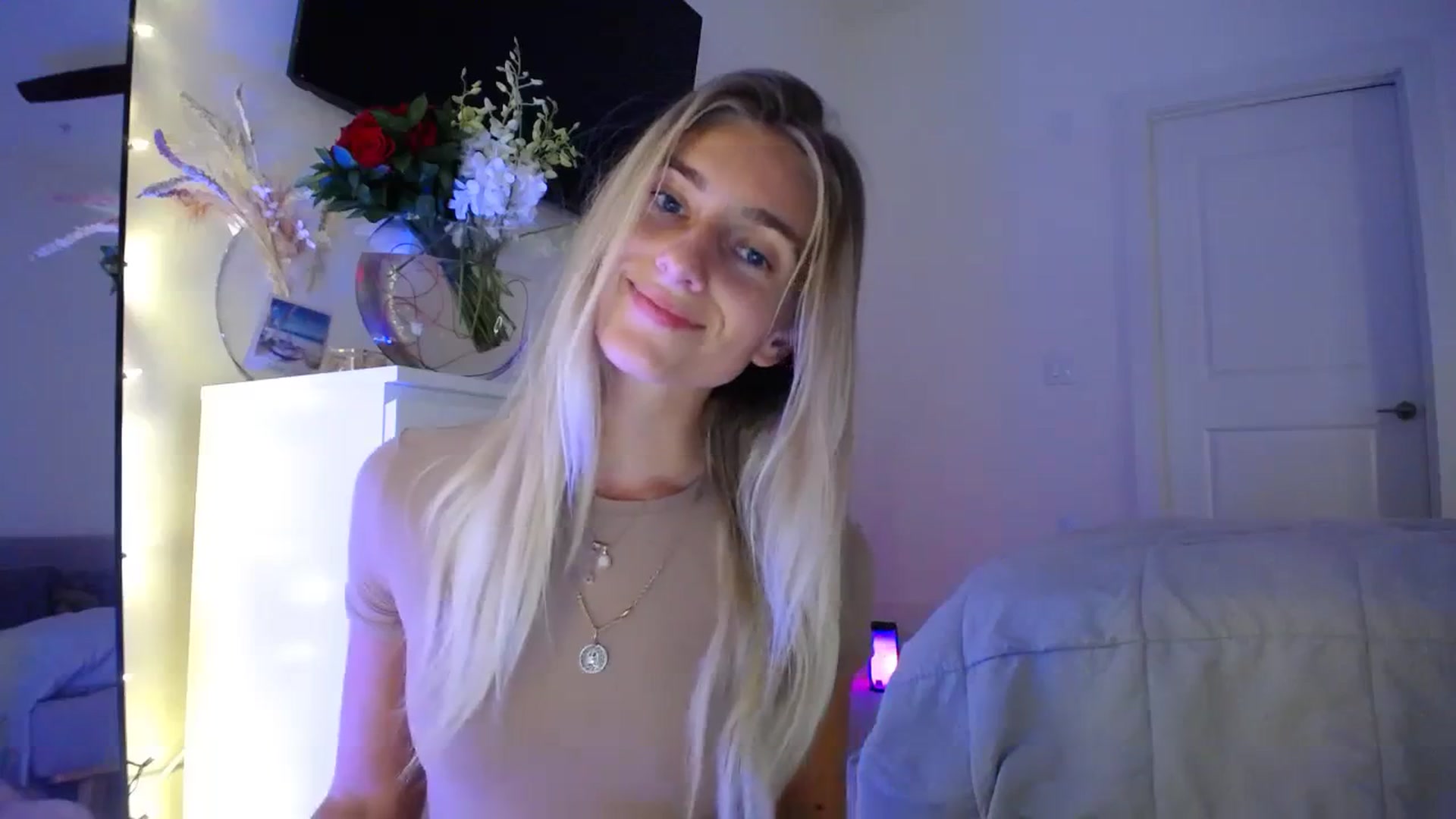 Gallery image thumbnail from Vodka_Queen's myfreecams stream on, 09/26/2023, 04:59 image 2 of 20