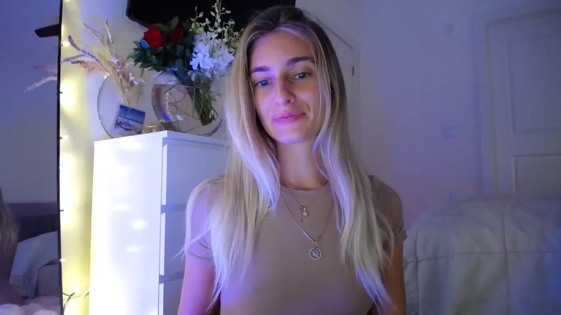 Gallery image thumbnail from Vodka_Queen's myfreecams stream on, 09/26/2023, 06:55 image 15 of 20