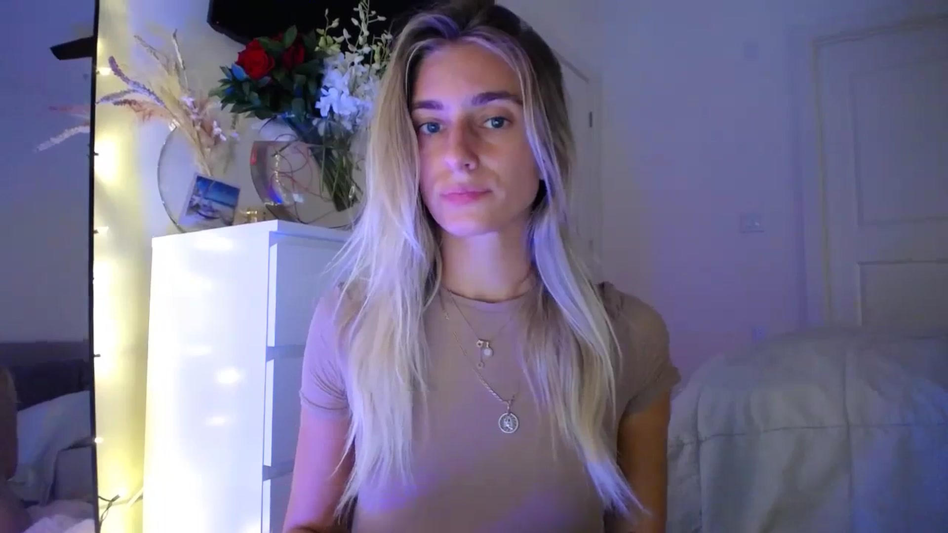 Gallery image thumbnail from Vodka_Queen's myfreecams stream on, 09/26/2023, 06:55 image 17 of 20