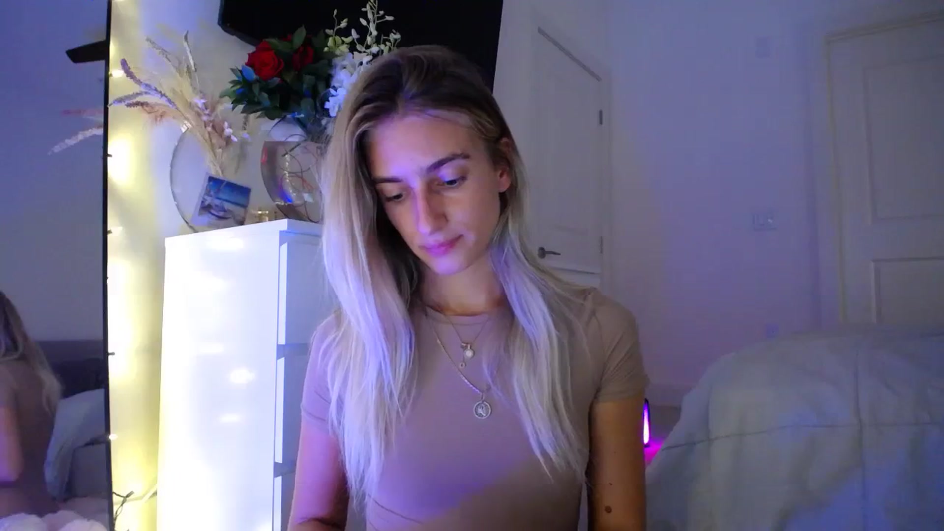 Gallery image thumbnail from Vodka_Queen's myfreecams stream on, 09/26/2023, 06:55 image 14 of 20