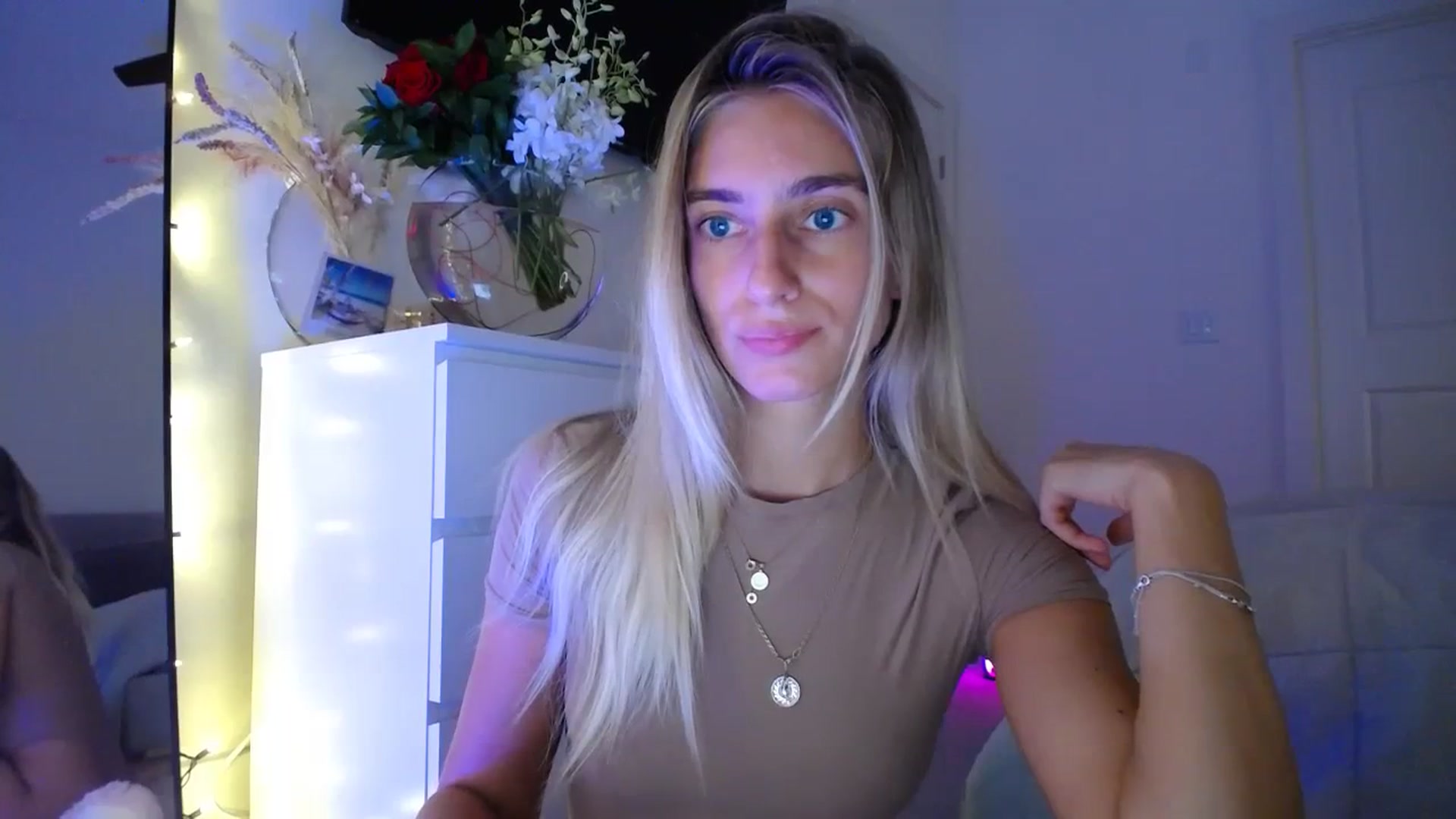 Gallery image thumbnail from Vodka_Queen's myfreecams stream on, 09/26/2023, 09:20 image 13 of 20