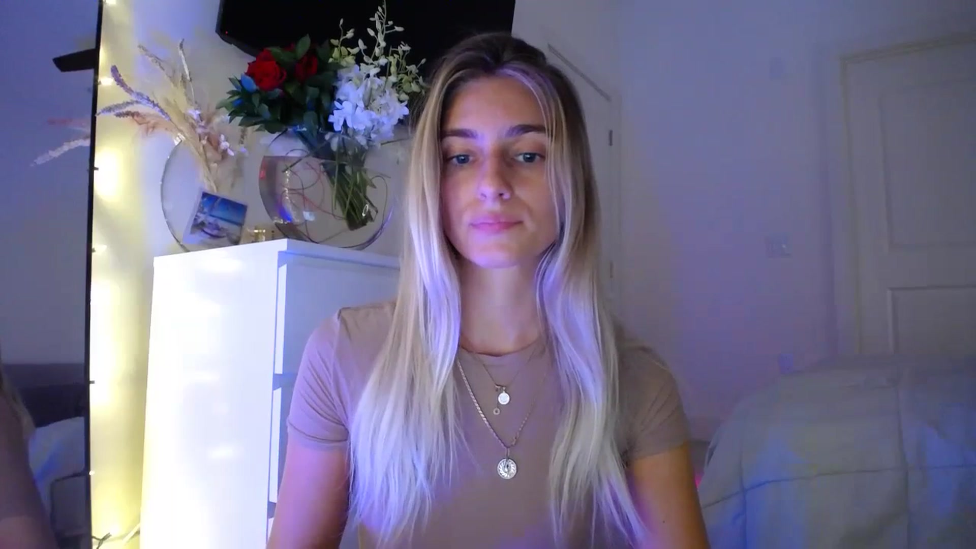 Gallery image thumbnail from Vodka_Queen's myfreecams stream on, 09/26/2023, 09:20 image 5 of 20