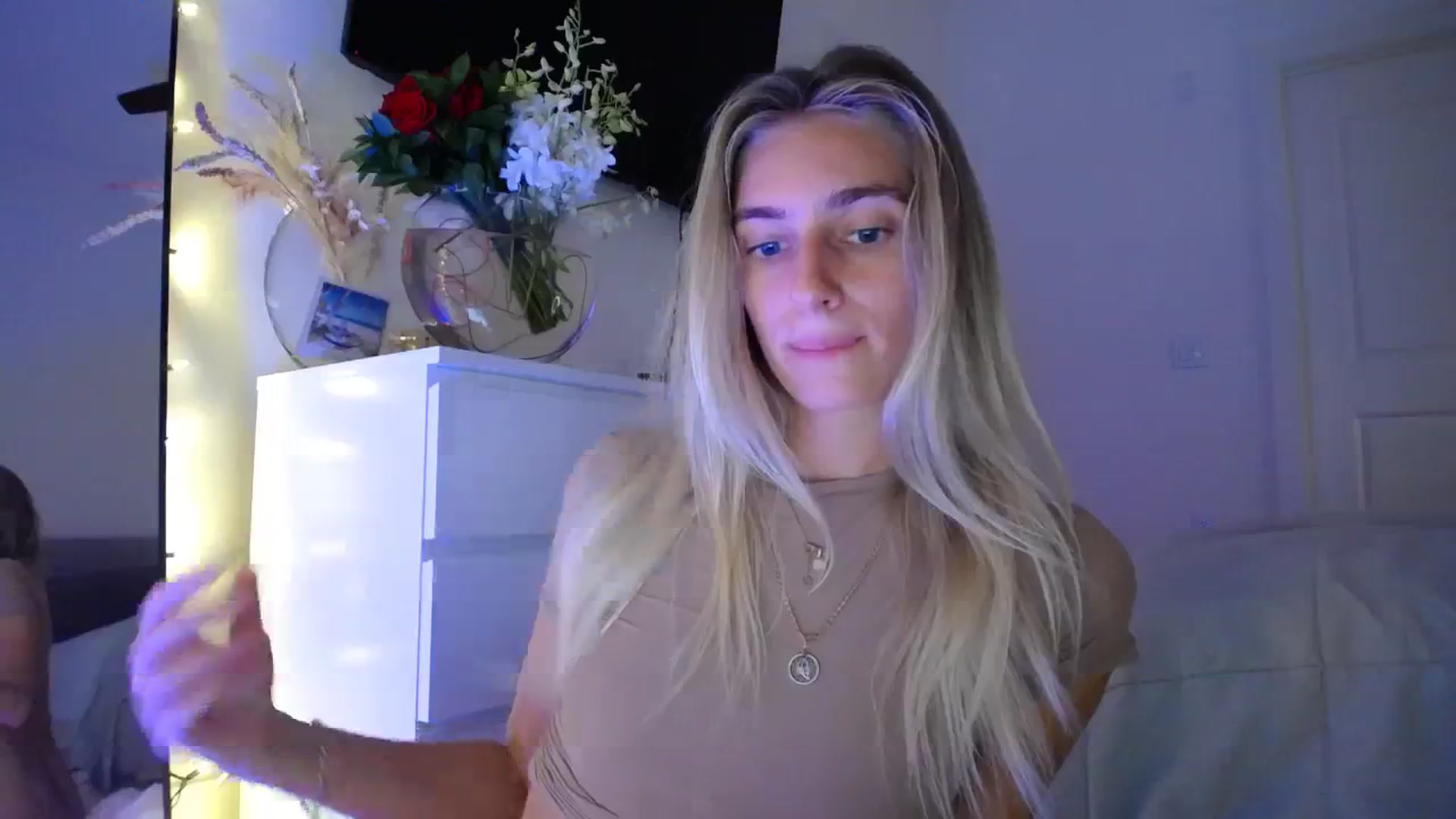 Gallery image thumbnail from Vodka_Queen's myfreecams stream on, 09/26/2023, 09:20 image 17 of 20