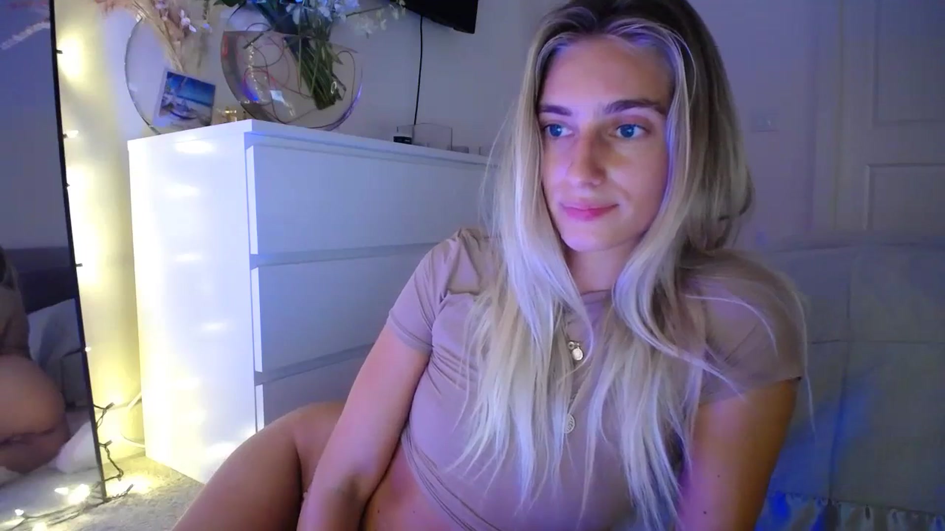 Gallery image thumbnail from Vodka_Queen's myfreecams stream on, 09/26/2023, 09:20 image 18 of 20