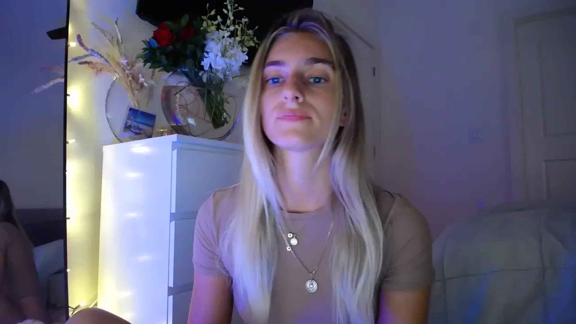 Gallery image thumbnail from Vodka_Queen's myfreecams stream on, 09/26/2023, 09:20 image 11 of 20
