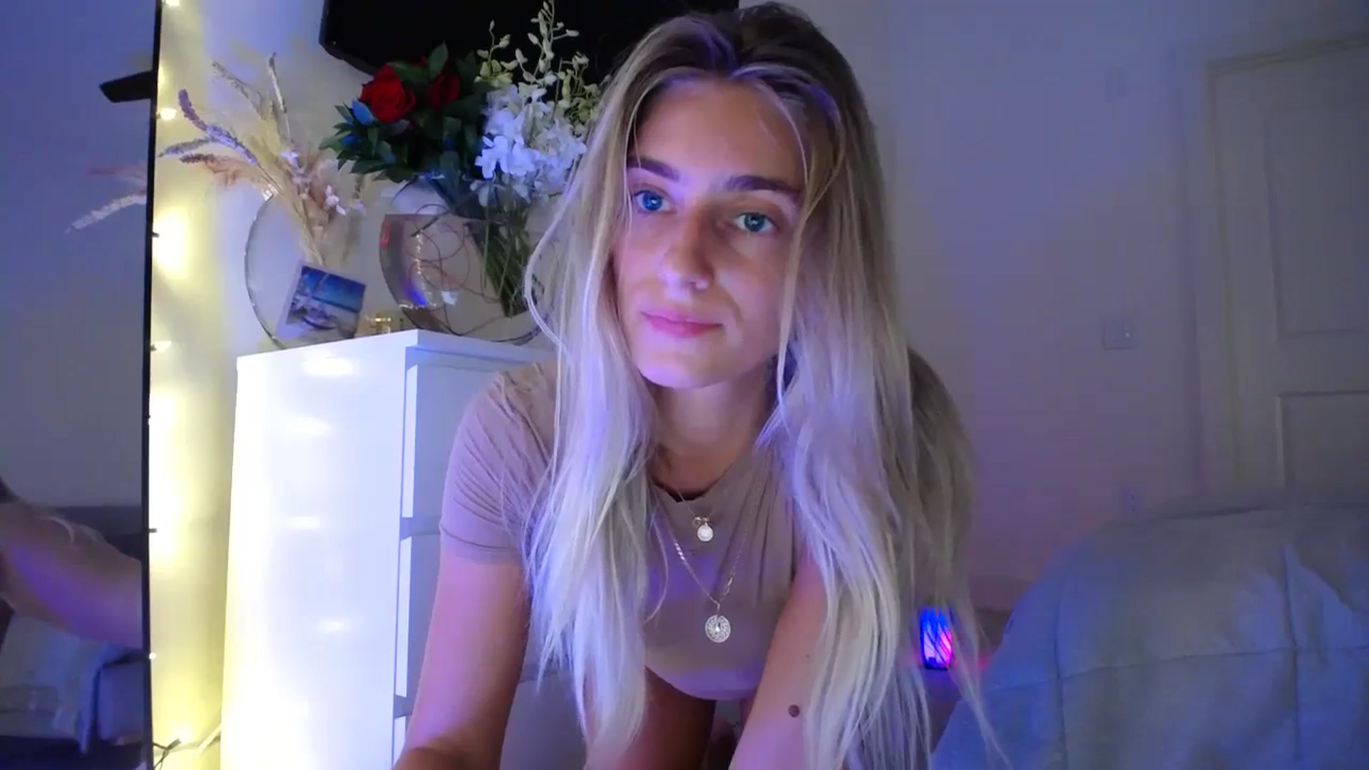 Gallery image thumbnail from Vodka_Queen's myfreecams stream on, 09/26/2023, 09:20 image 8 of 20