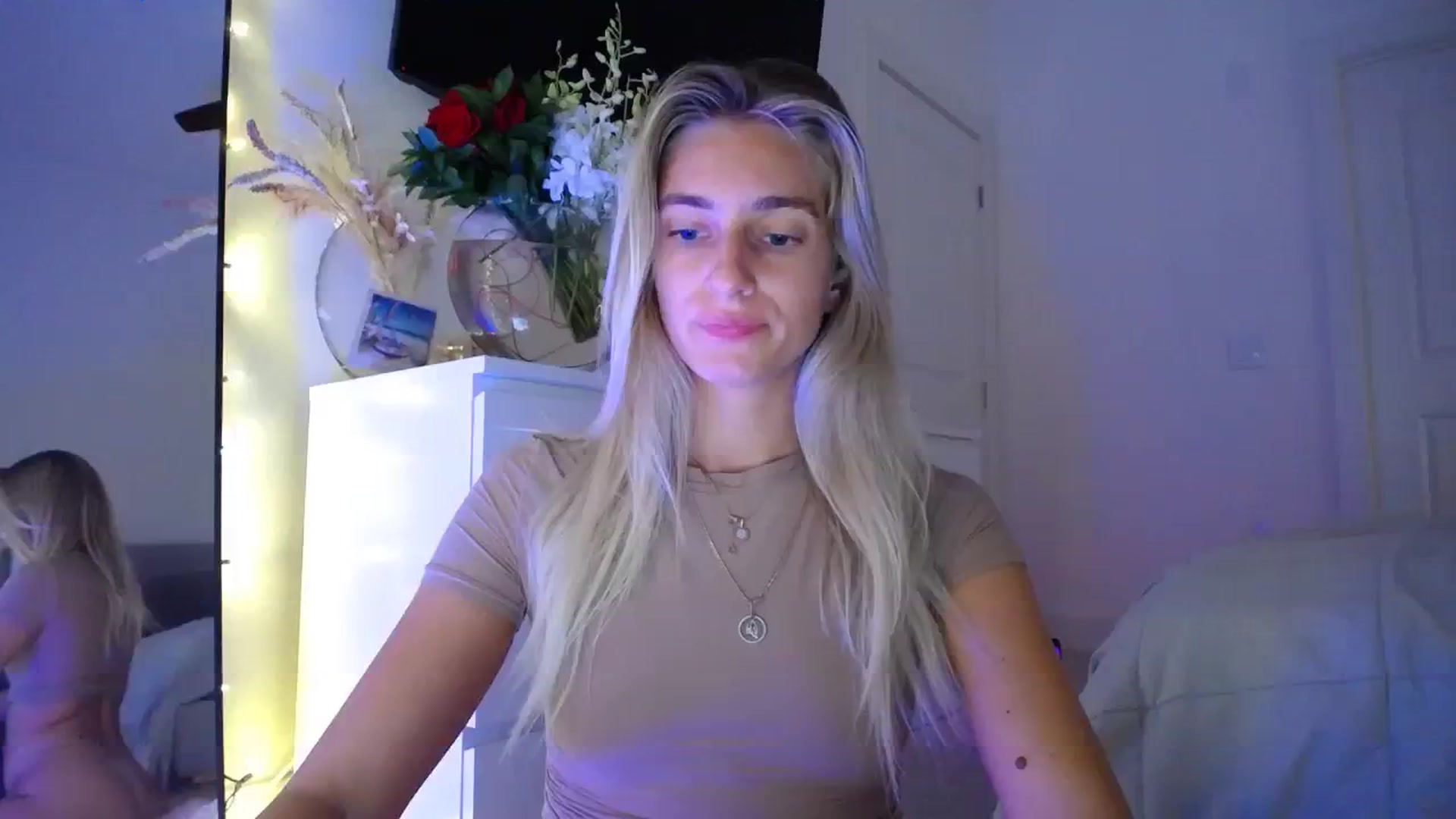 Gallery image thumbnail from Vodka_Queen's myfreecams stream on, 09/26/2023, 09:20 image 15 of 20