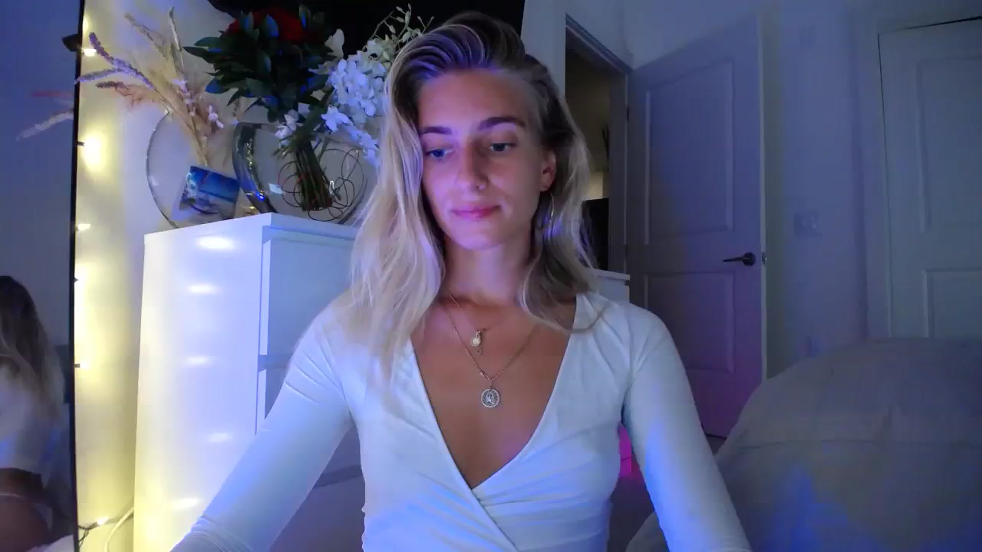 Gallery image thumbnail from Vodka_Queen's myfreecams stream on, 09/27/2023, 03:29 image 17 of 20