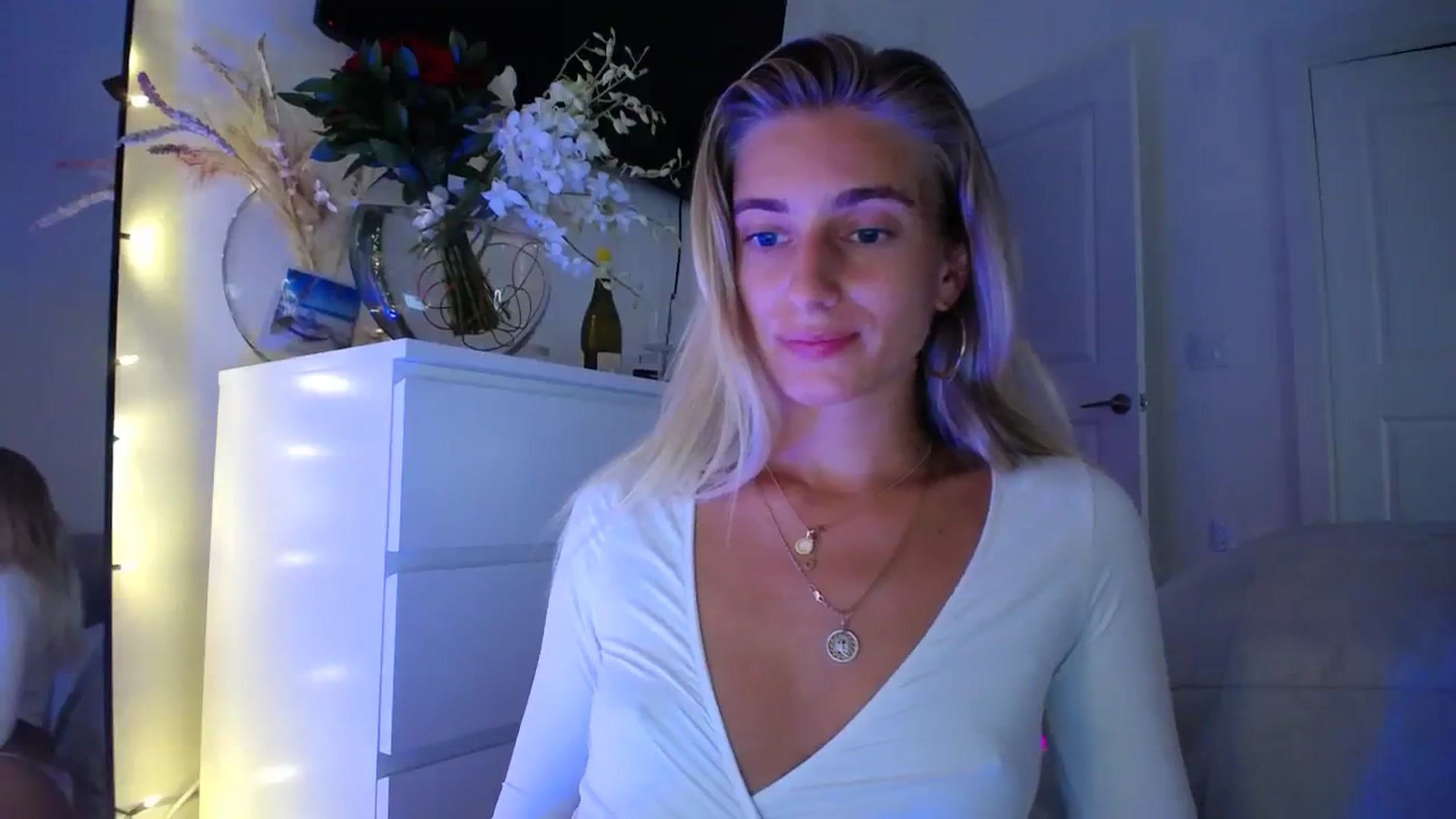 Gallery image thumbnail from Vodka_Queen's myfreecams stream on, 09/27/2023, 03:29 image 14 of 20