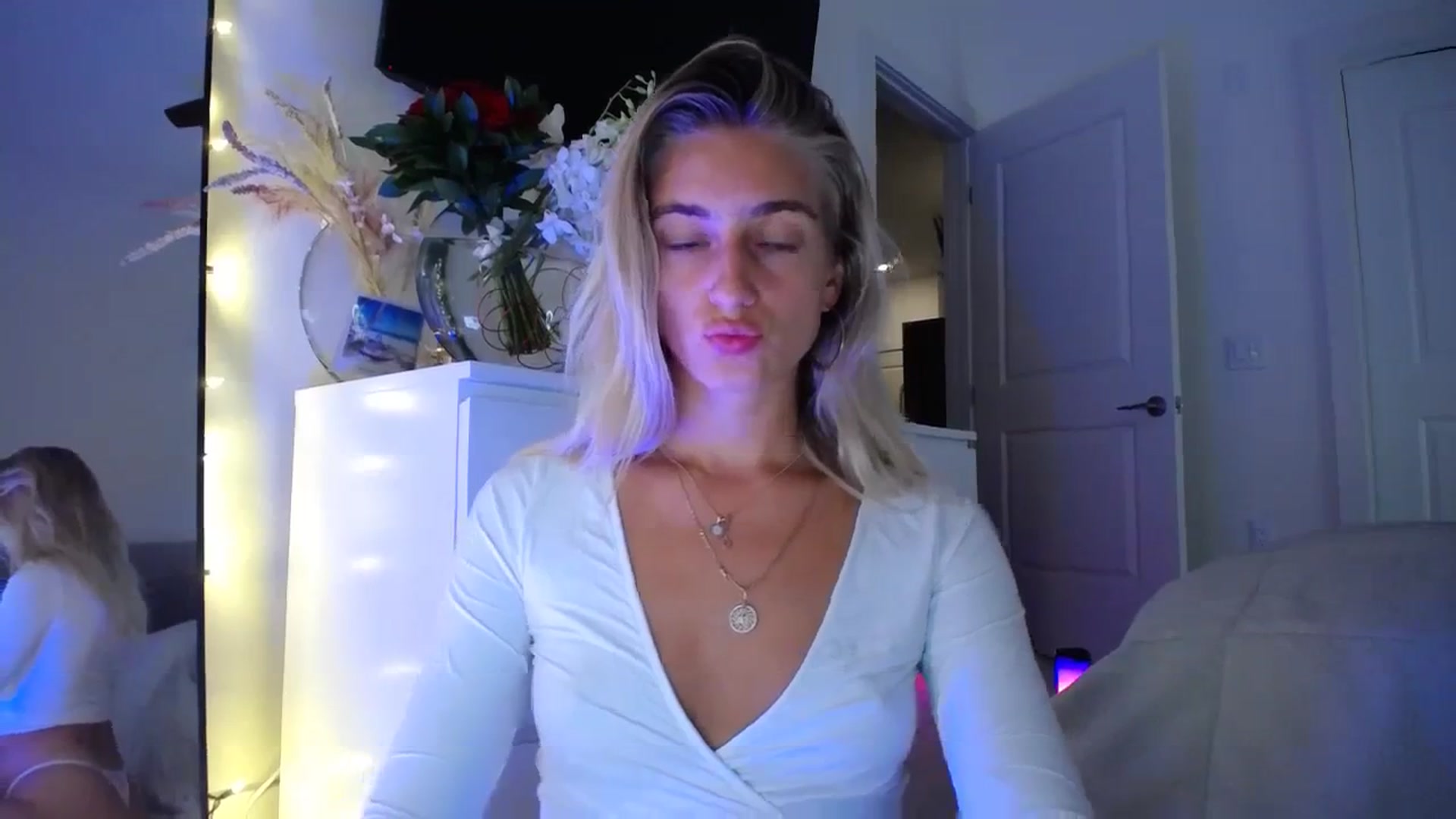 Gallery image thumbnail from Vodka_Queen's myfreecams stream on, 09/27/2023, 03:29 image 4 of 20