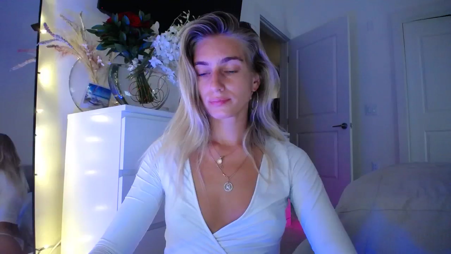 Gallery image thumbnail from Vodka_Queen's myfreecams stream on, 09/27/2023, 03:29 image 19 of 20