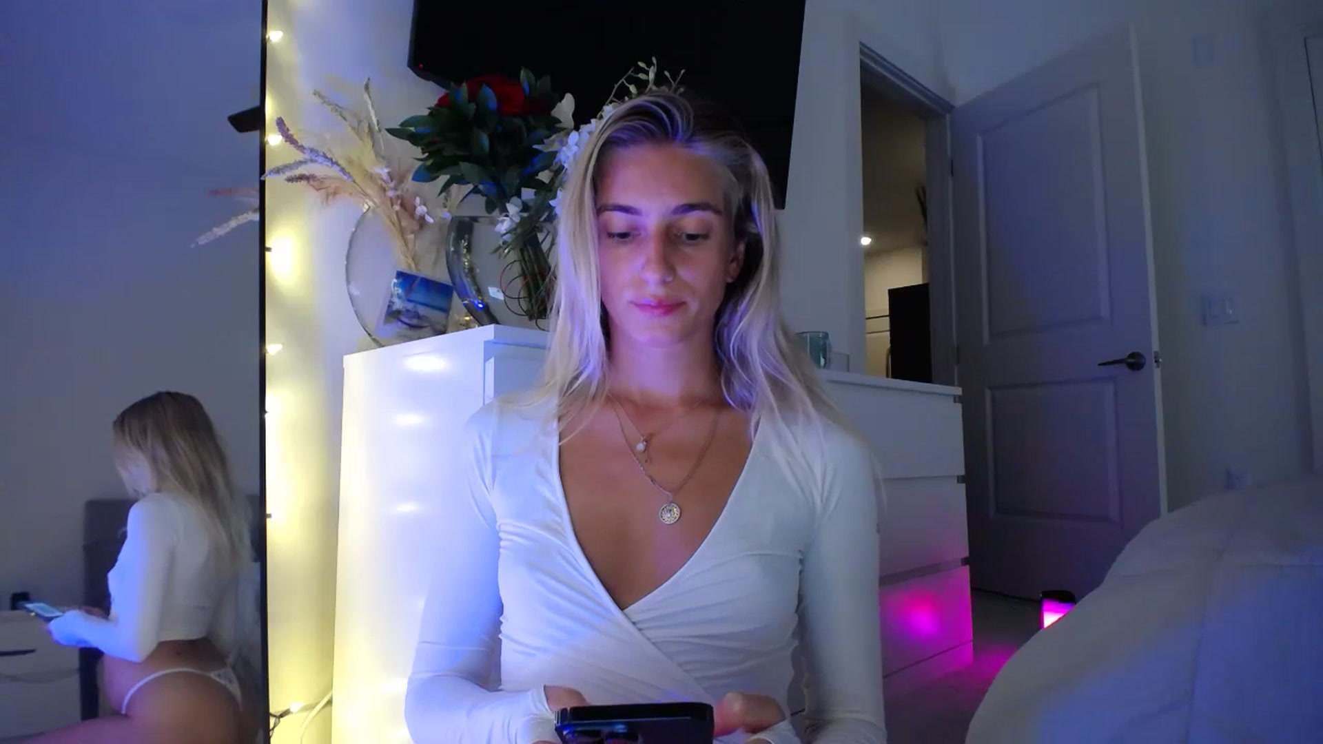 Gallery image thumbnail from Vodka_Queen's myfreecams stream on, 09/27/2023, 03:29 image 7 of 20