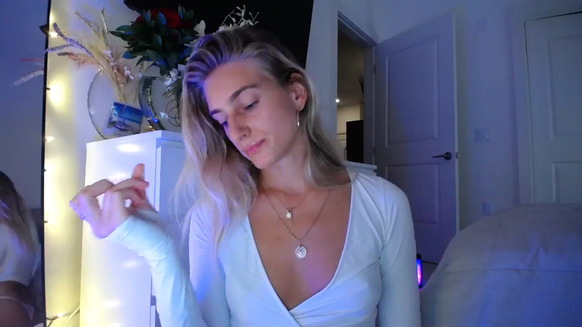 Gallery image thumbnail from Vodka_Queen's myfreecams stream on, 09/27/2023, 03:29 image 16 of 20