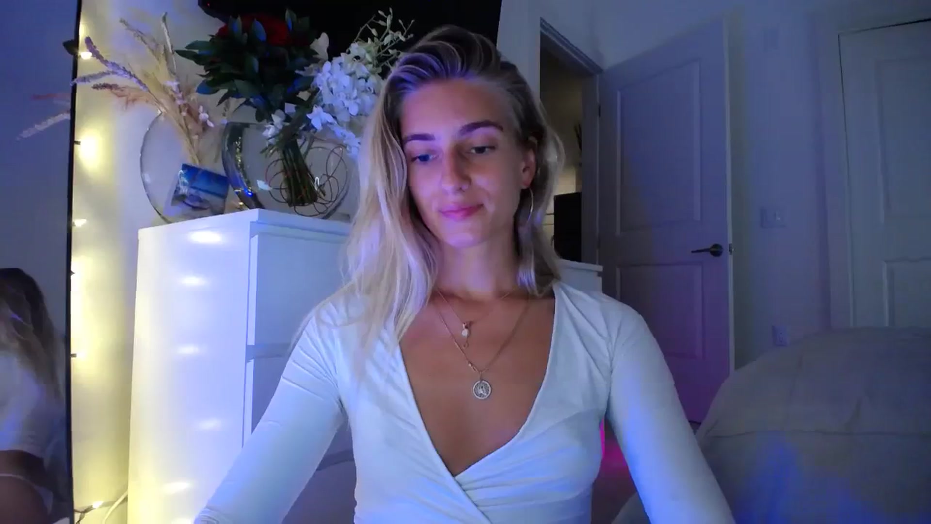Gallery image thumbnail from Vodka_Queen's myfreecams stream on, 09/27/2023, 03:29 image 15 of 20