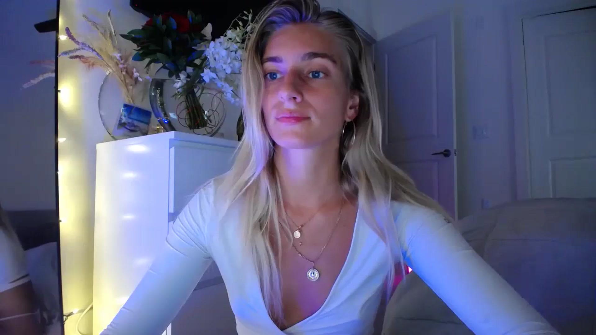 Gallery image thumbnail from Vodka_Queen's myfreecams stream on, 09/27/2023, 03:29 image 6 of 20