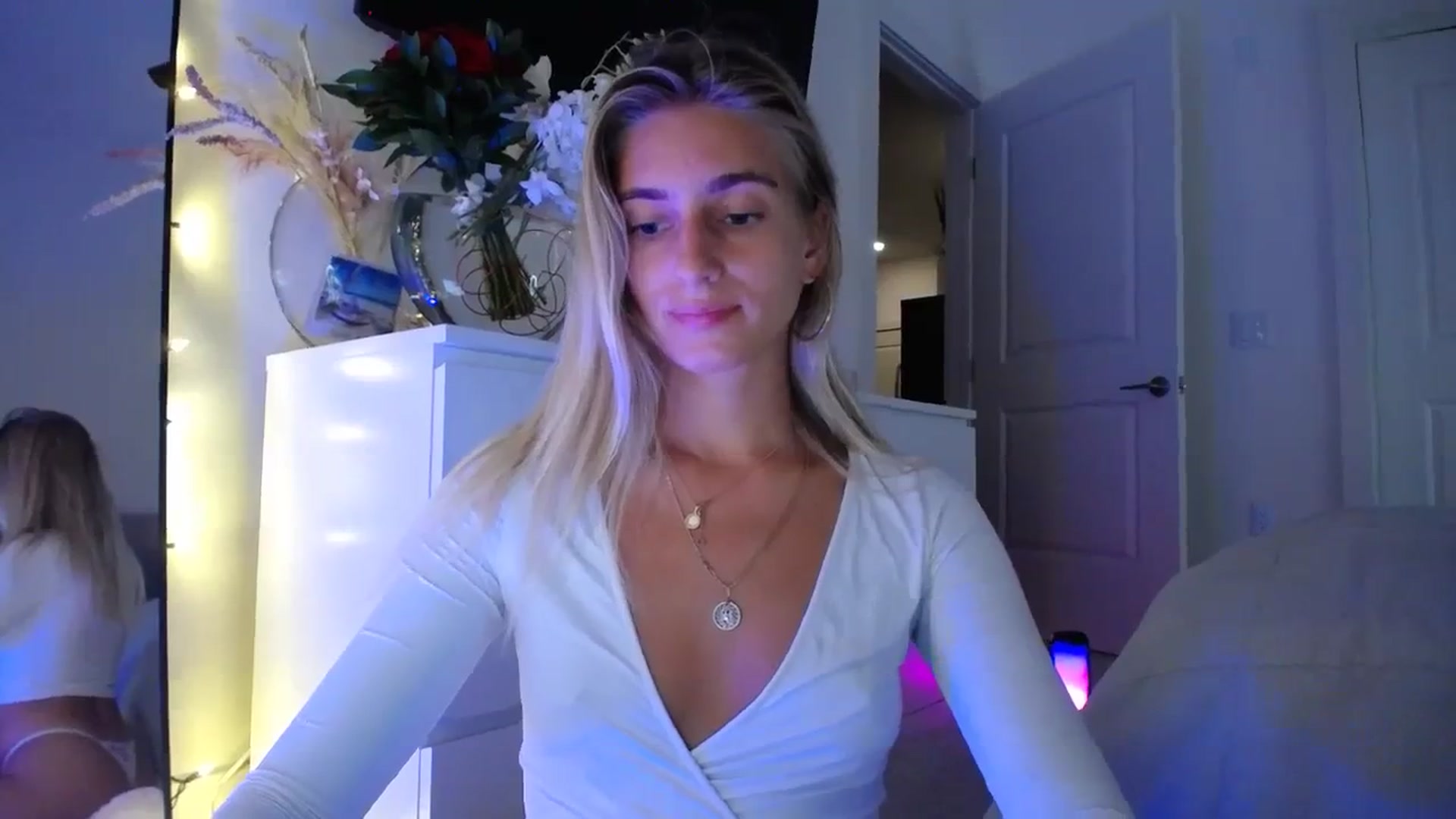 Gallery image thumbnail from Vodka_Queen's myfreecams stream on, 09/27/2023, 04:08 image 6 of 20
