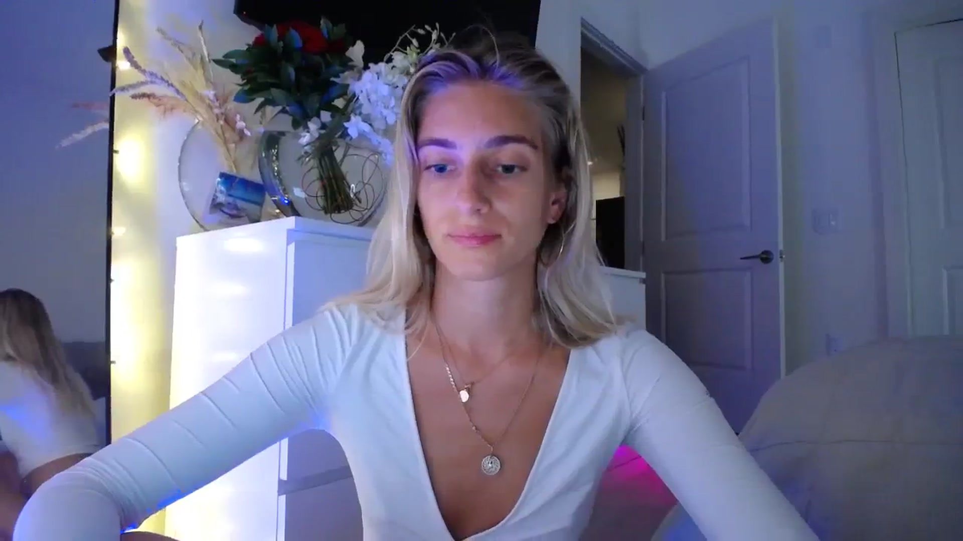 Gallery image thumbnail from Vodka_Queen's myfreecams stream on, 09/27/2023, 04:08 image 3 of 20