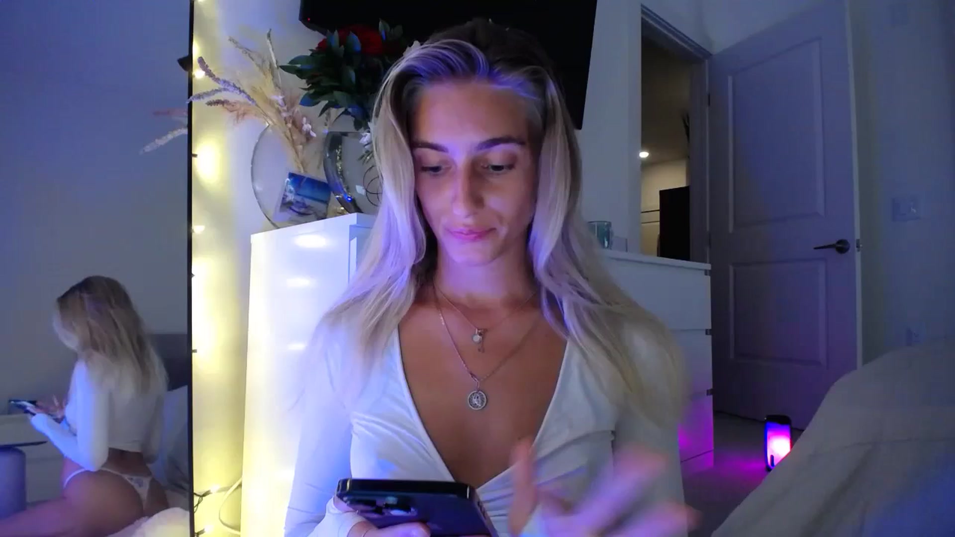 Gallery image thumbnail from Vodka_Queen's myfreecams stream on, 09/27/2023, 04:08 image 19 of 20