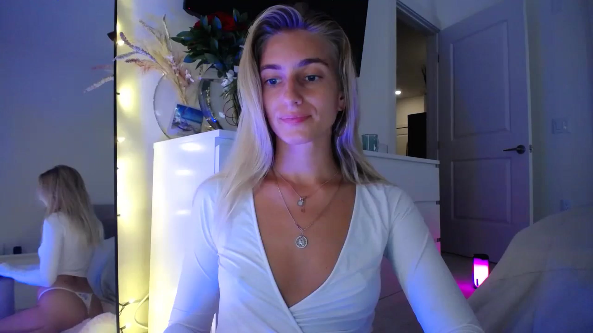 Gallery image thumbnail from Vodka_Queen's myfreecams stream on, 09/27/2023, 04:08 image 17 of 20