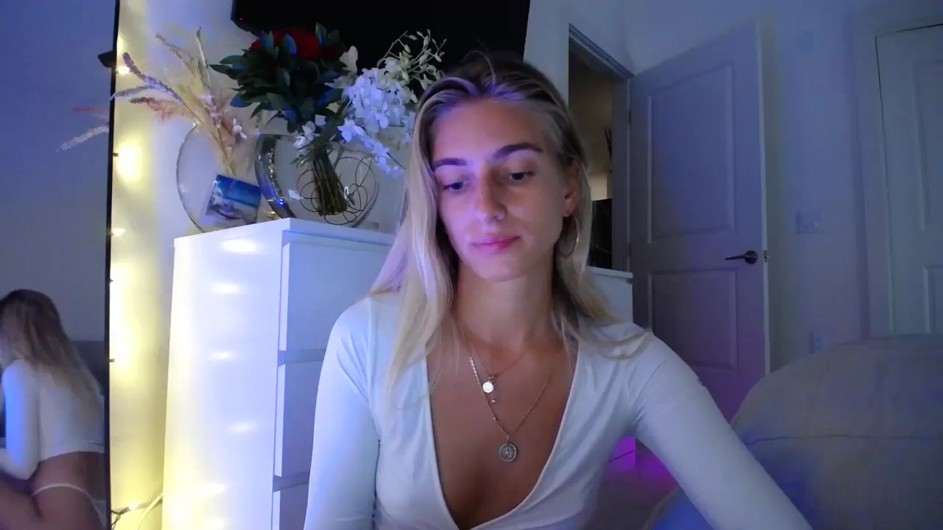Gallery image thumbnail from Vodka_Queen's myfreecams stream on, 09/27/2023, 04:08 image 5 of 20