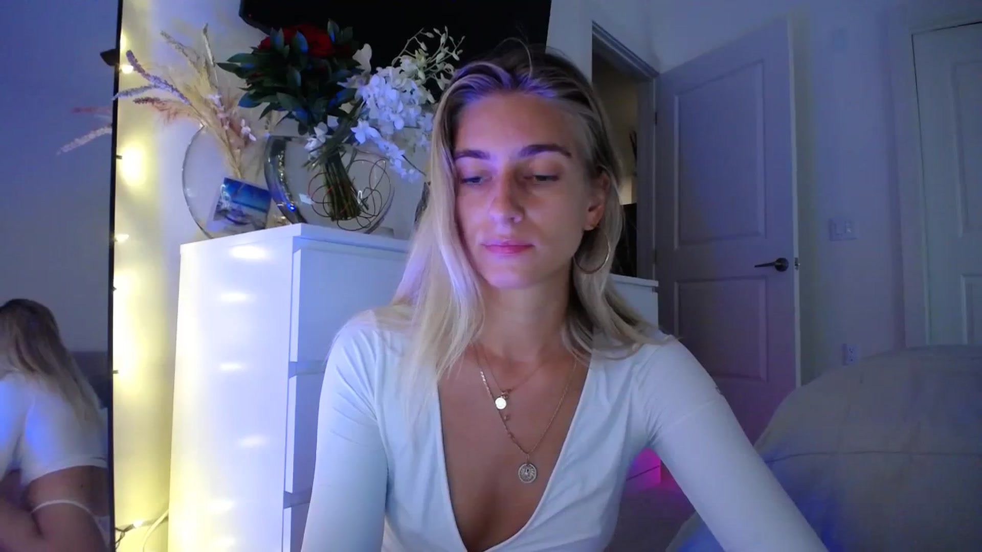 Gallery image thumbnail from Vodka_Queen's myfreecams stream on, 09/27/2023, 04:08 image 4 of 20