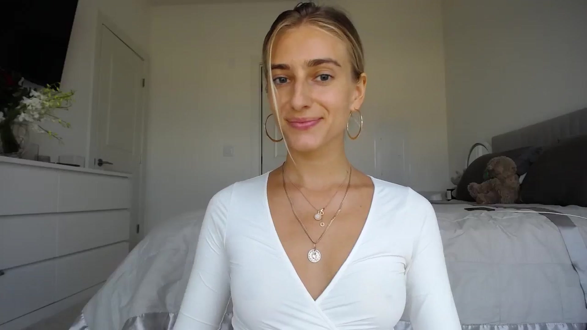 Gallery image thumbnail from Vodka_Queen's myfreecams stream on, 09/27/2023, 23:25 image 16 of 20