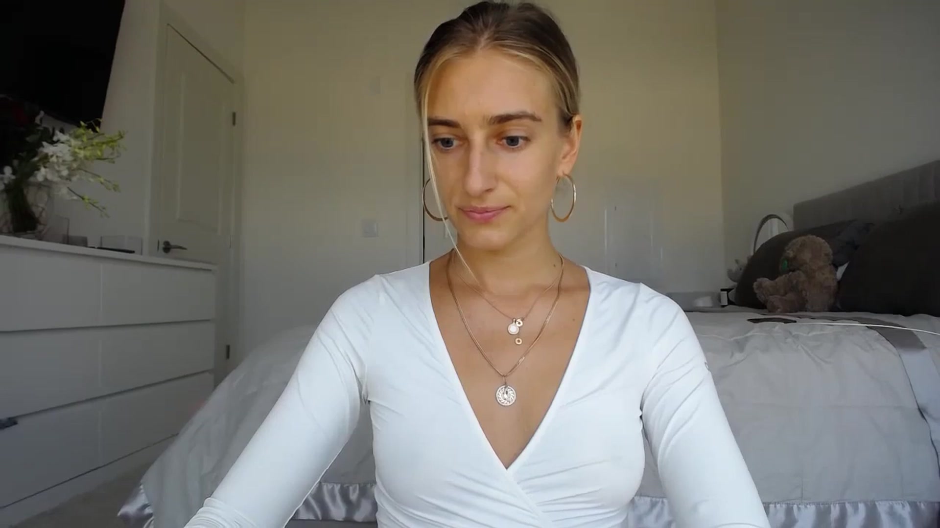 Gallery image thumbnail from Vodka_Queen's myfreecams stream on, 09/27/2023, 23:25 image 18 of 20