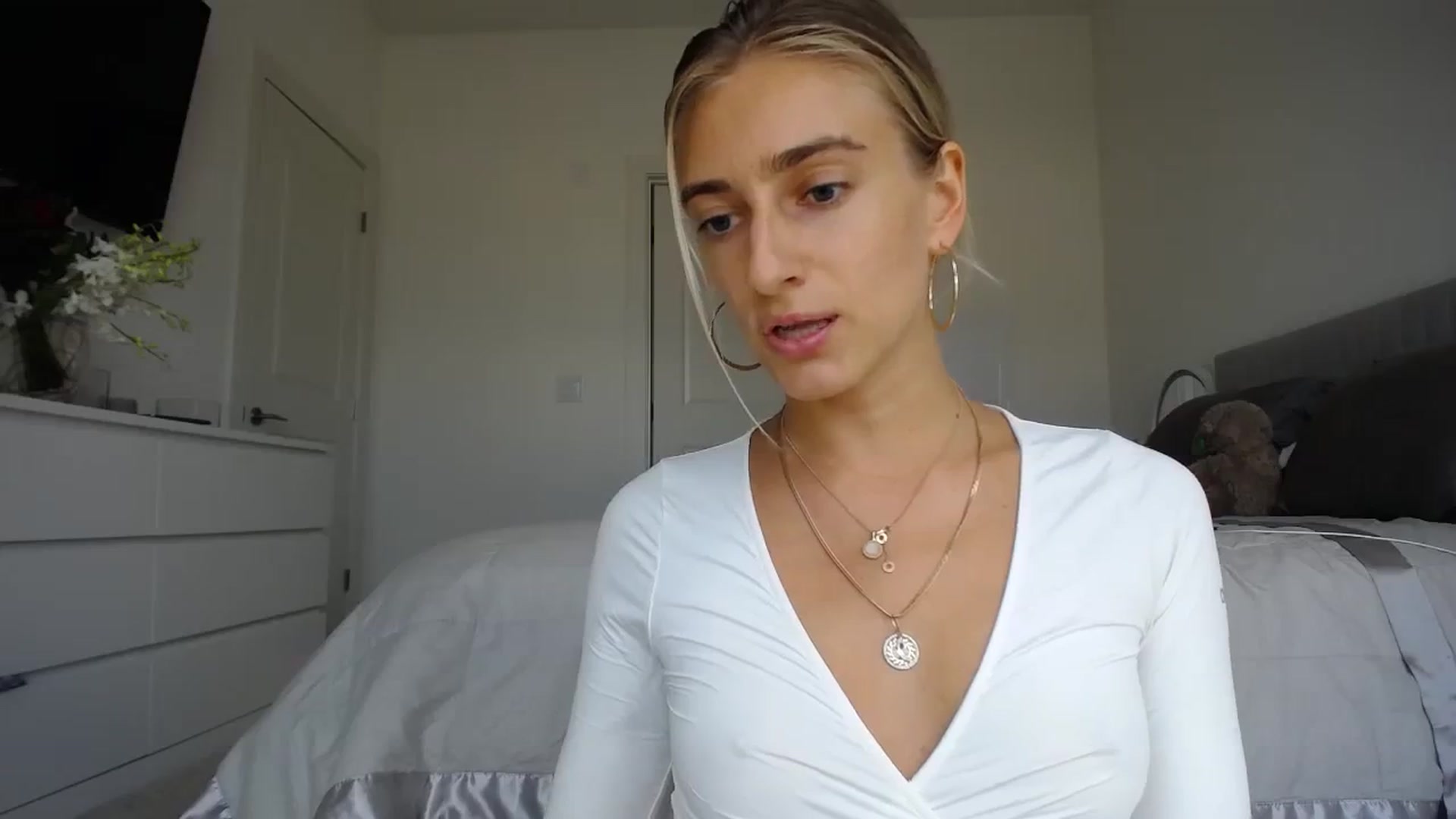 Gallery image thumbnail from Vodka_Queen's myfreecams stream on, 09/27/2023, 23:25 image 11 of 20