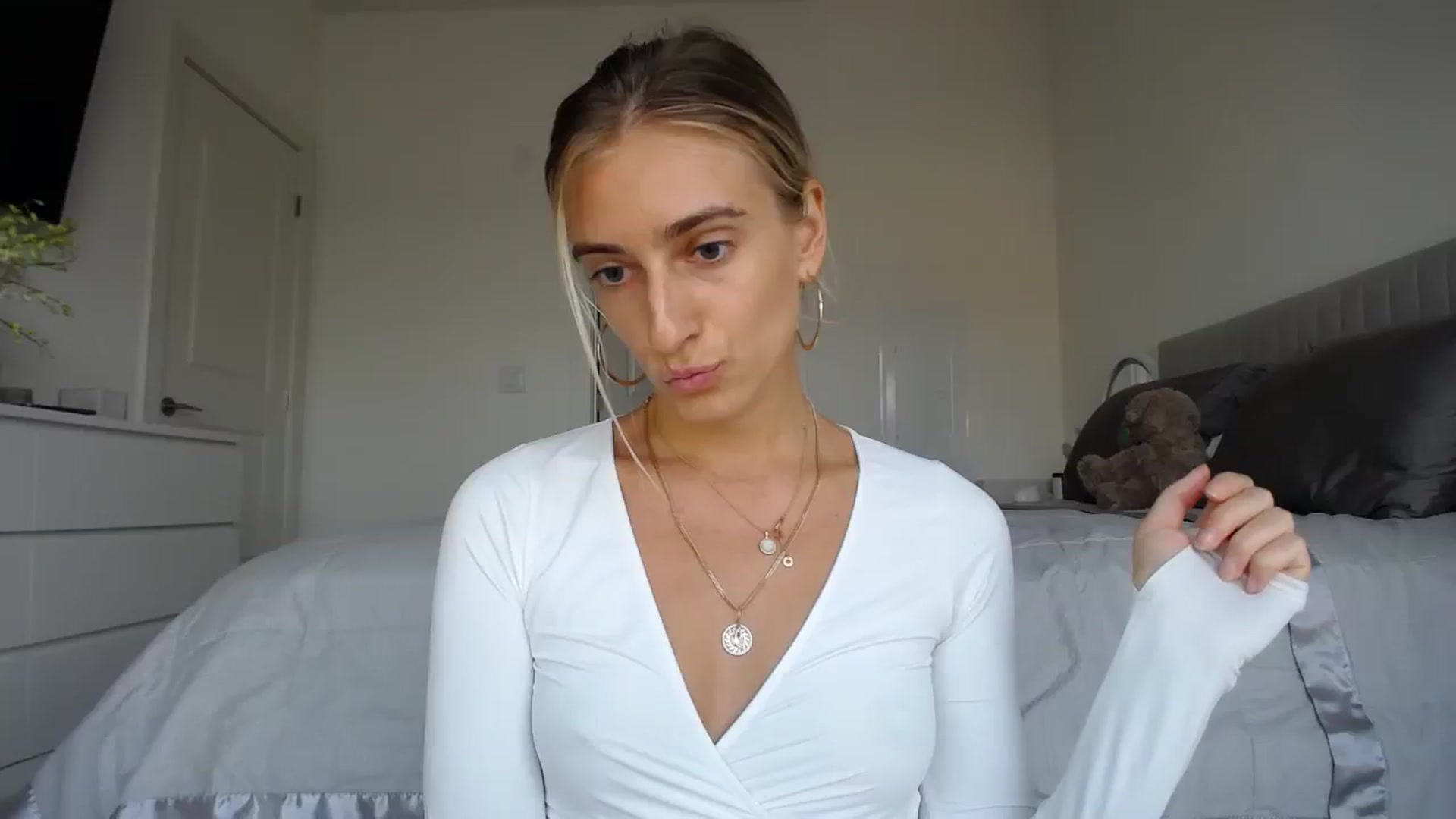 Gallery image thumbnail from Vodka_Queen's myfreecams stream on, 09/28/2023, 02:18 image 7 of 20
