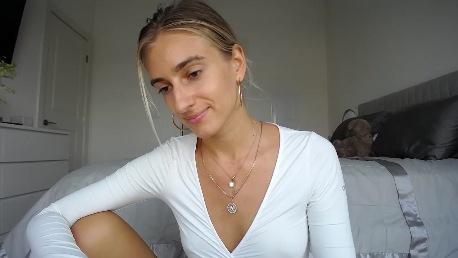 Gallery image thumbnail from Vodka_Queen's myfreecams stream on, 09/28/2023, 02:18 image 10 of 20