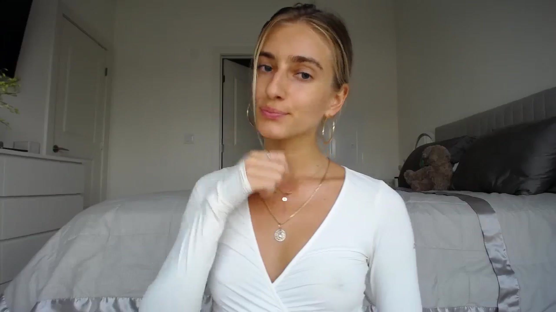 Gallery image thumbnail from Vodka_Queen's myfreecams stream on, 09/28/2023, 02:18 image 11 of 20