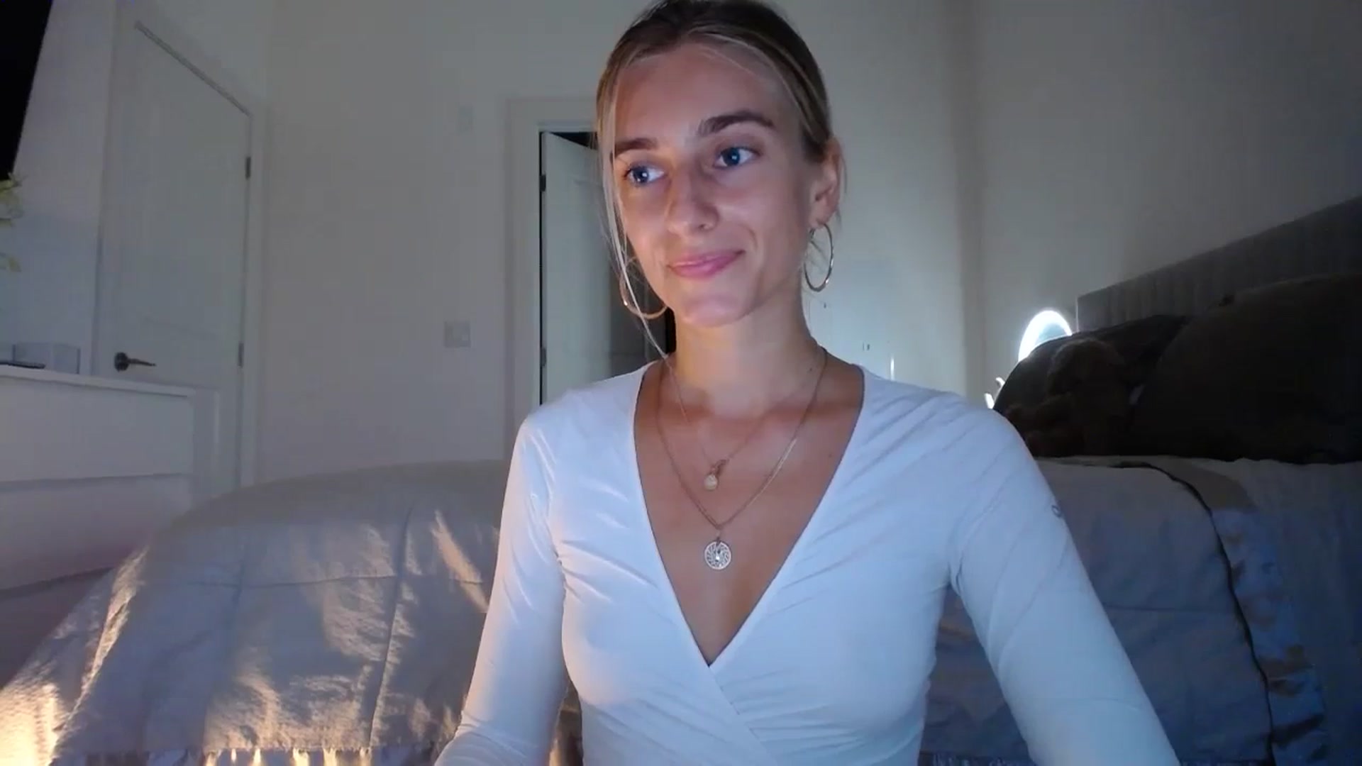 Gallery image thumbnail from Vodka_Queen's myfreecams stream on, 09/28/2023, 02:18 image 17 of 20