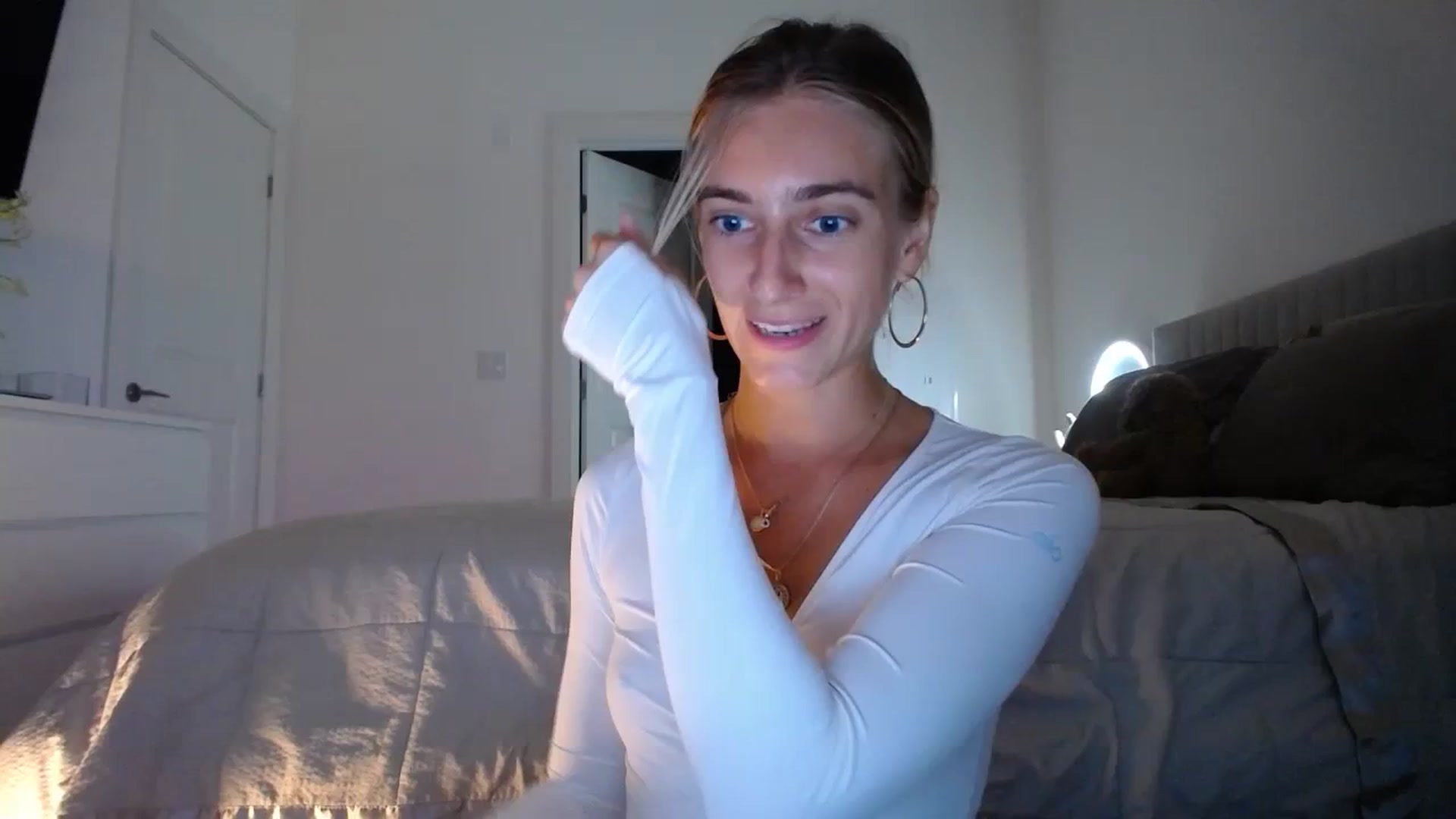 Gallery image thumbnail from Vodka_Queen's myfreecams stream on, 09/28/2023, 02:18 image 18 of 20