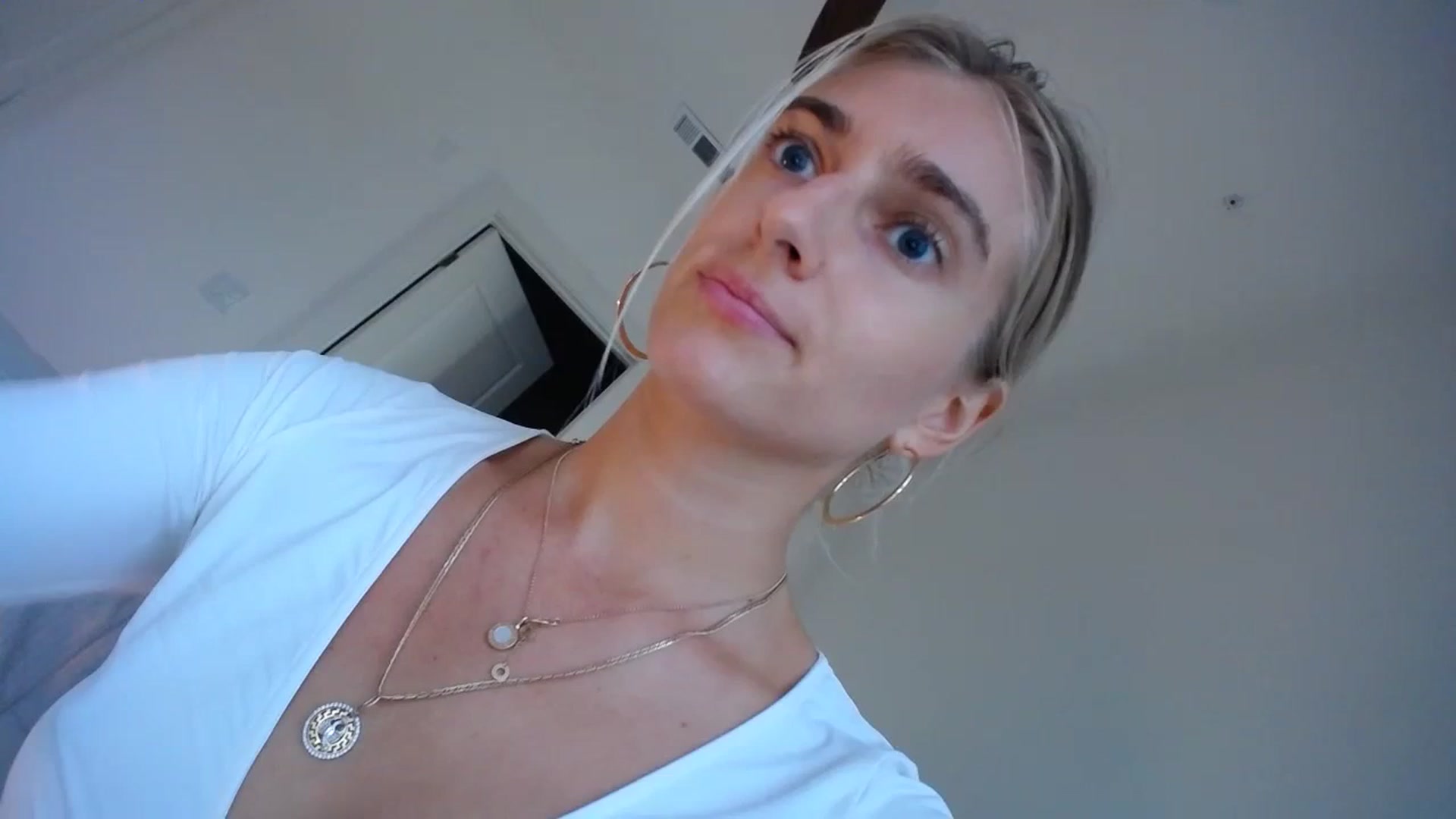 Gallery image thumbnail from Vodka_Queen's myfreecams stream on, 09/28/2023, 02:18 image 15 of 20