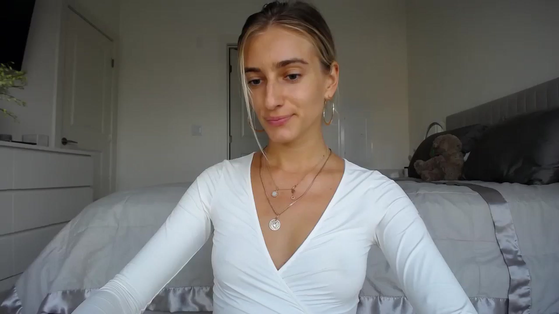 Gallery image thumbnail from Vodka_Queen's myfreecams stream on, 09/28/2023, 02:18 image 8 of 20