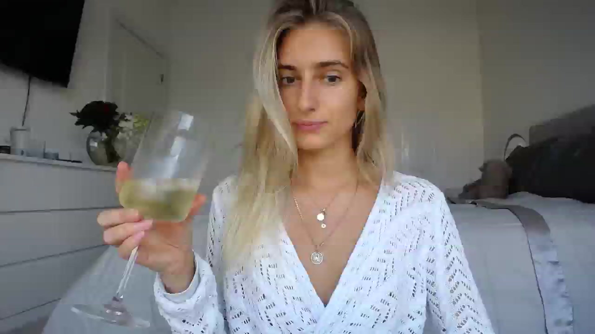 Gallery image thumbnail from Vodka_Queen's myfreecams stream on, 09/29/2023, 01:37 image 3 of 20