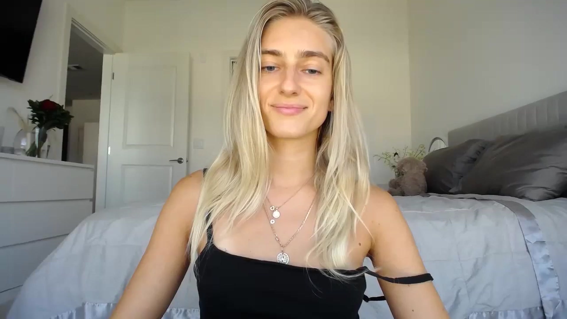 Gallery image thumbnail from Vodka_Queen's myfreecams stream on, 09/30/2023, 23:34 image 15 of 20