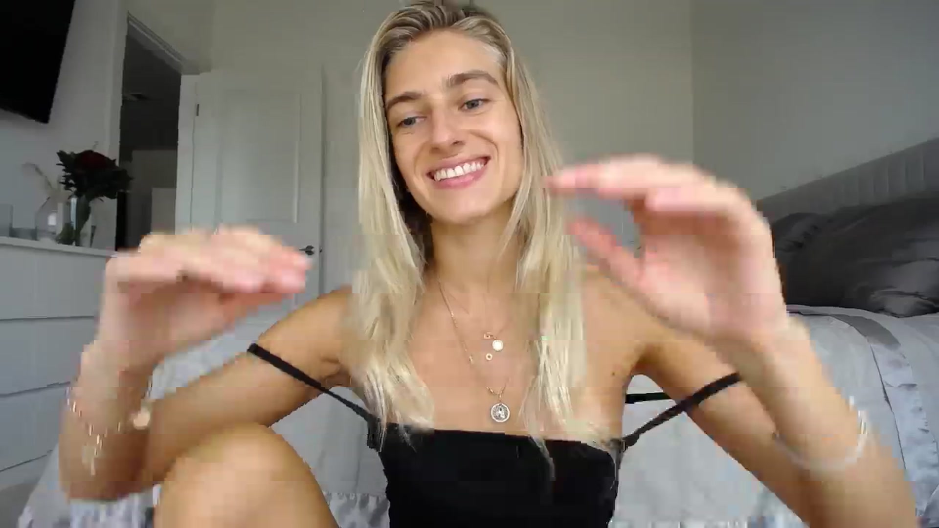 Gallery image thumbnail from Vodka_Queen's myfreecams stream on, 09/30/2023, 23:34 image 6 of 20