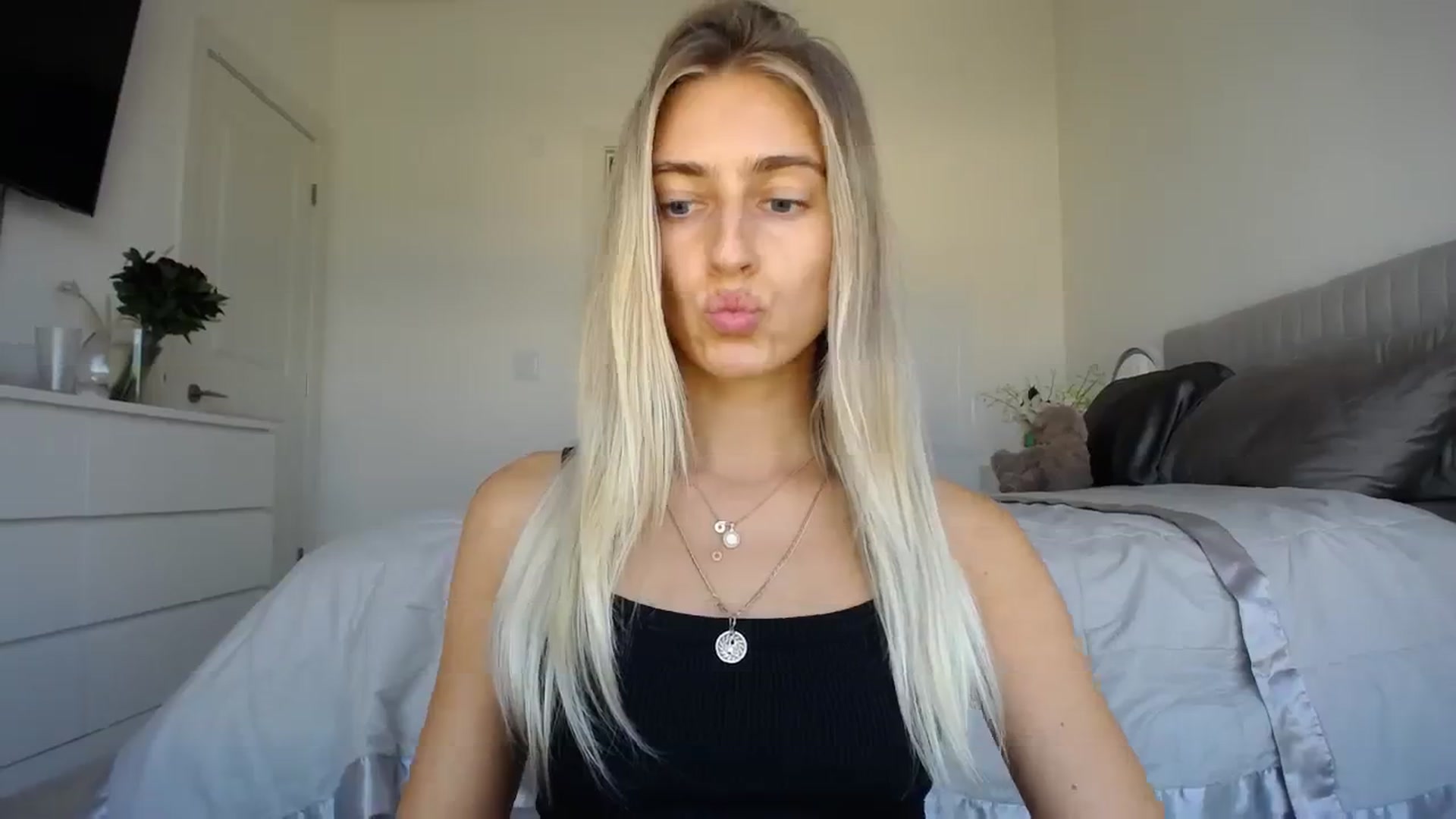 Gallery image thumbnail from Vodka_Queen's myfreecams stream on, 10/05/2023, 24:01 image 7 of 20