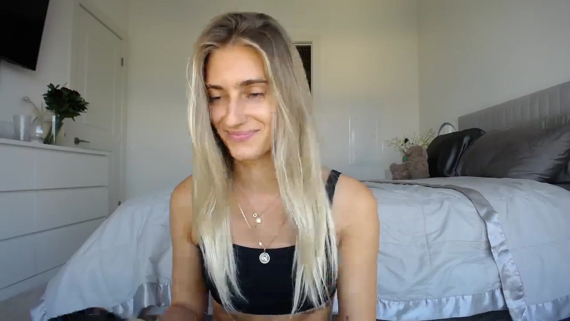 Gallery image thumbnail from Vodka_Queen's myfreecams stream on, 10/05/2023, 24:01 image 15 of 20