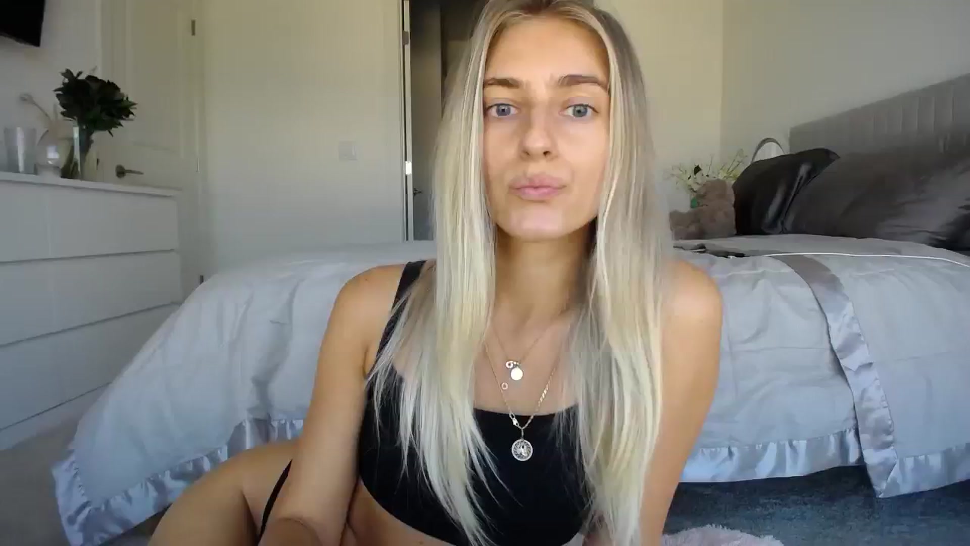 Gallery image thumbnail from Vodka_Queen's myfreecams stream on, 10/05/2023, 24:01 image 1 of 20
